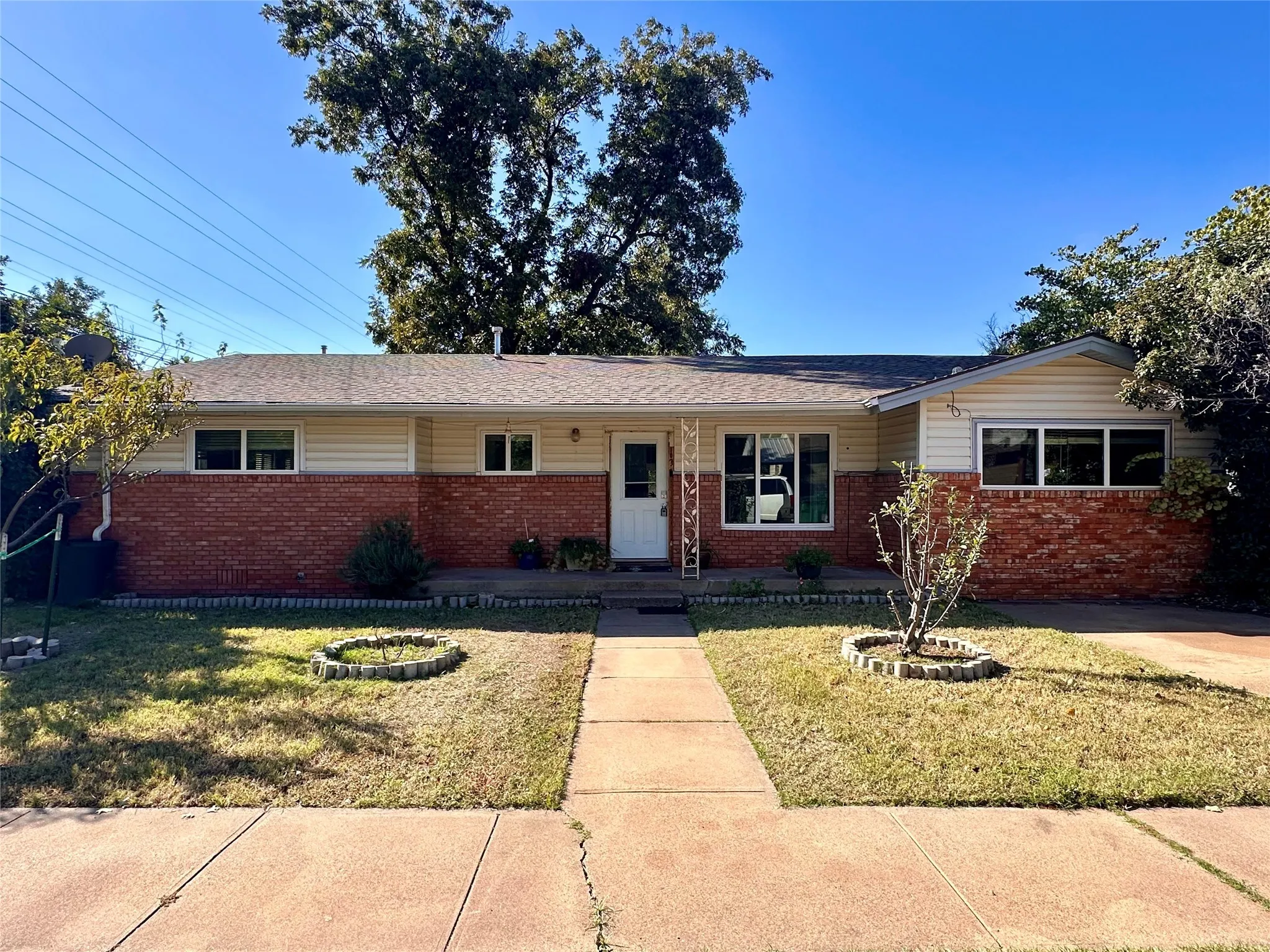 Single Family Residence For Sale in Baylor County , 107 N Arkansas Street, Seymour, Texas 76380, 3 Bedroom, 2 Bathroom, 1 Garage spaces, 2,043 Sqft, built in 1958, mls#21101900, Real Estate Agent in Seymour, Homes For Sale in Baylor county, Homes For Sale in Seymour, Realtor in Seymour Texas, Real Estate Brokerage Independent Realty Texas, Luminita Cordes Realtor