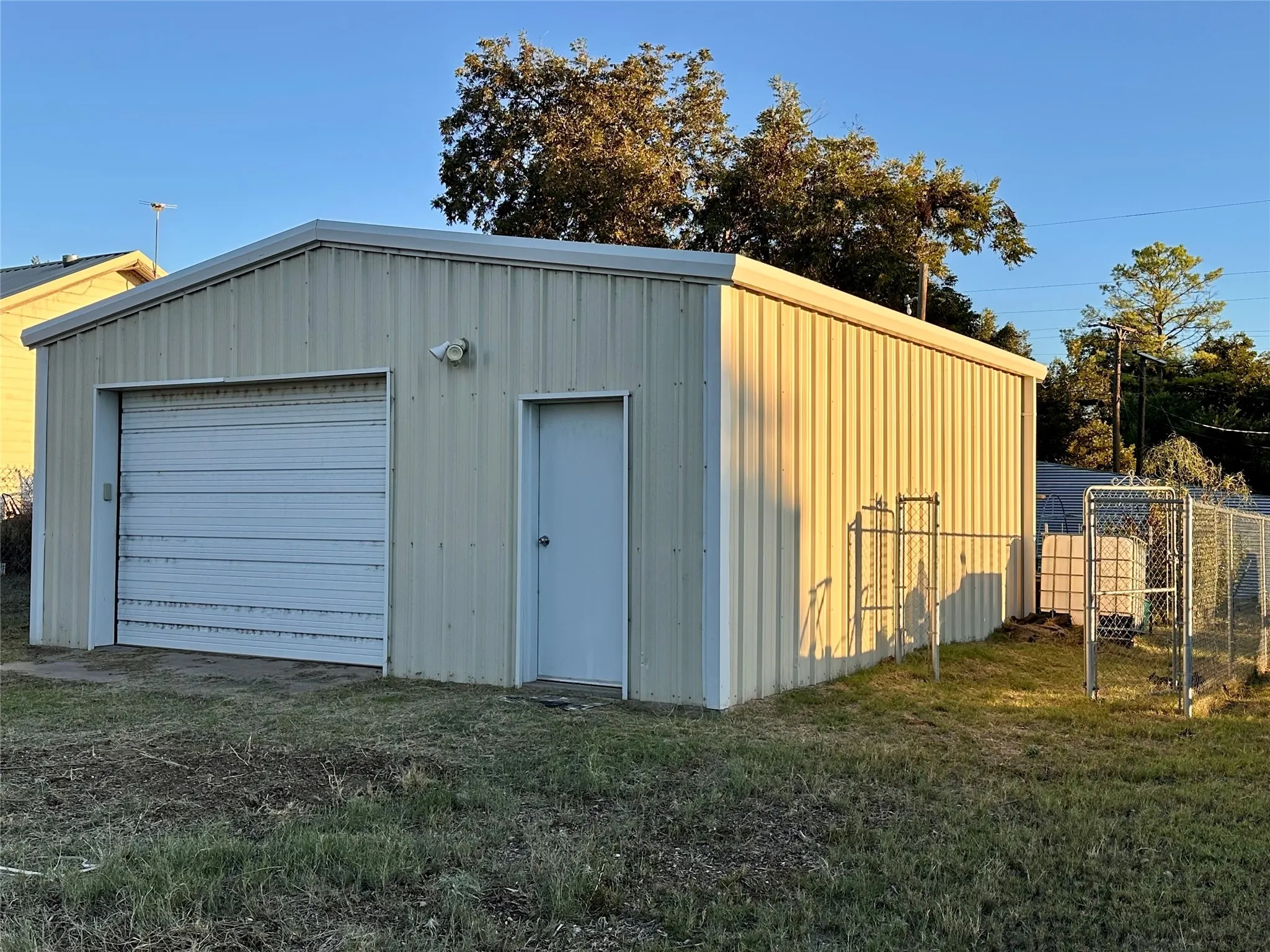 Single Family Residence For Sale in Baylor County , 107 N Arkansas Street, Seymour, Texas 76380, 3 Bedroom, 2 Bathroom, 1 Garage spaces, 2,043 Sqft, built in 1958, mls#21101900, Real Estate Agent in Seymour, Homes For Sale in Baylor county, Homes For Sale in Seymour, Realtor in Seymour Texas, Real Estate Brokerage Independent Realty Texas, Luminita Cordes Realtor