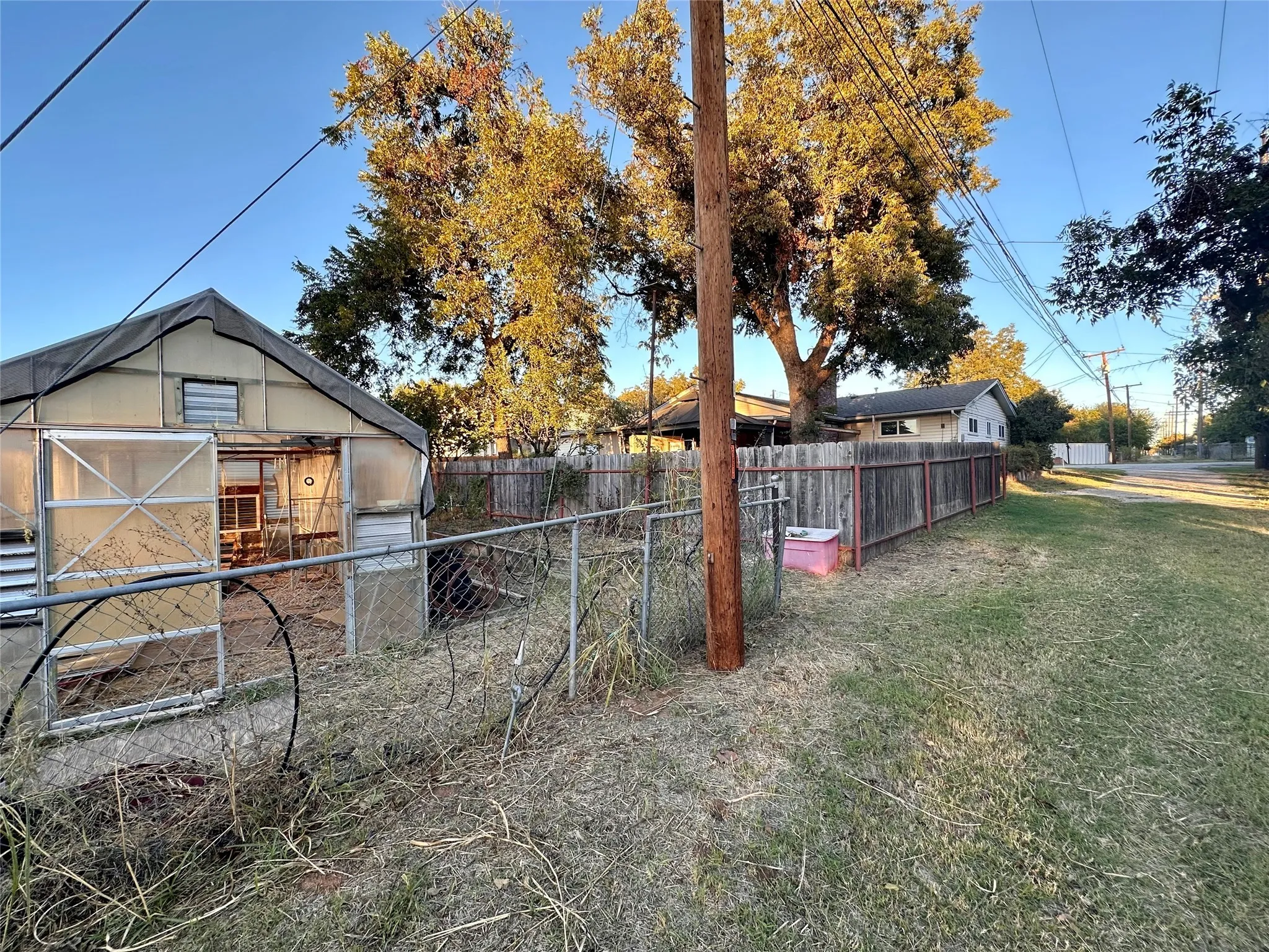 Single Family Residence For Sale in Baylor County , 107 N Arkansas Street, Seymour, Texas 76380, 3 Bedroom, 2 Bathroom, 1 Garage spaces, 2,043 Sqft, built in 1958, mls#21101900, Real Estate Agent in Seymour, Homes For Sale in Baylor county, Homes For Sale in Seymour, Realtor in Seymour Texas, Real Estate Brokerage Independent Realty Texas, Luminita Cordes Realtor