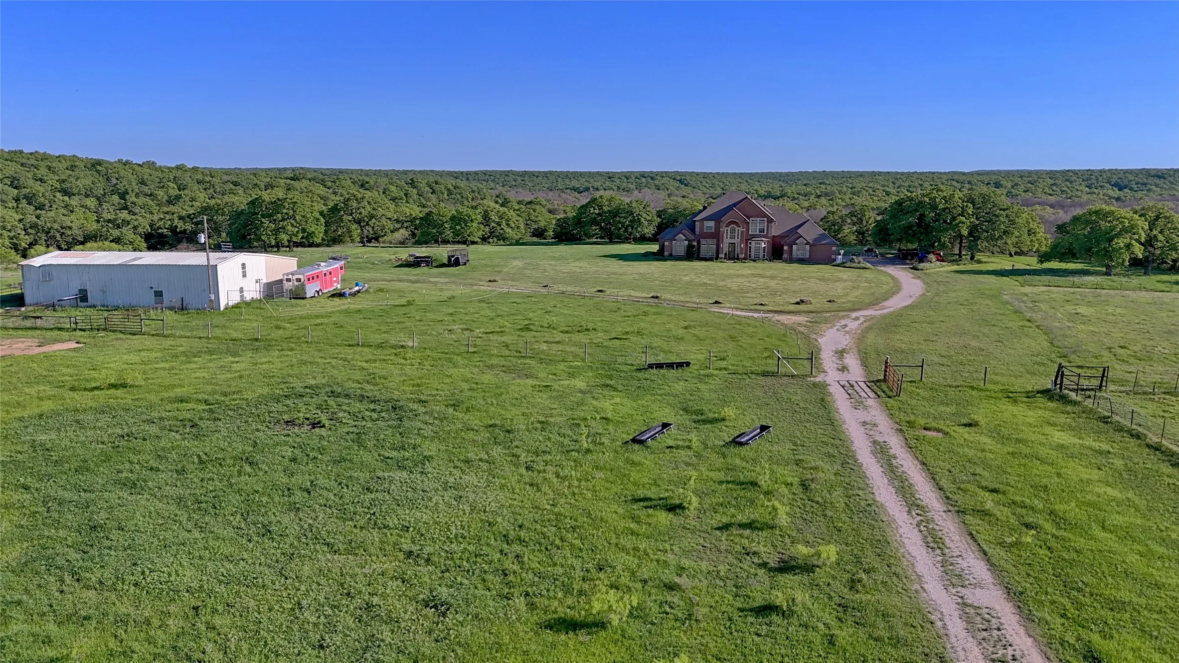 Single Family Residence For Sale in Montague County , 8791 State Hwy 59 S, Bowie, Texas 76230, 3 Bedroom, 3 Bathroom, 3 Garage spaces, 3,079 Sqft, built in 2000, mls#21102560, Real Estate Agent in Bowie, Homes For Sale in Montague county, Homes For Sale in Bowie, Realtor in Bowie Texas, Real Estate Brokerage Independent Realty Texas, Luminita Cordes Realtor