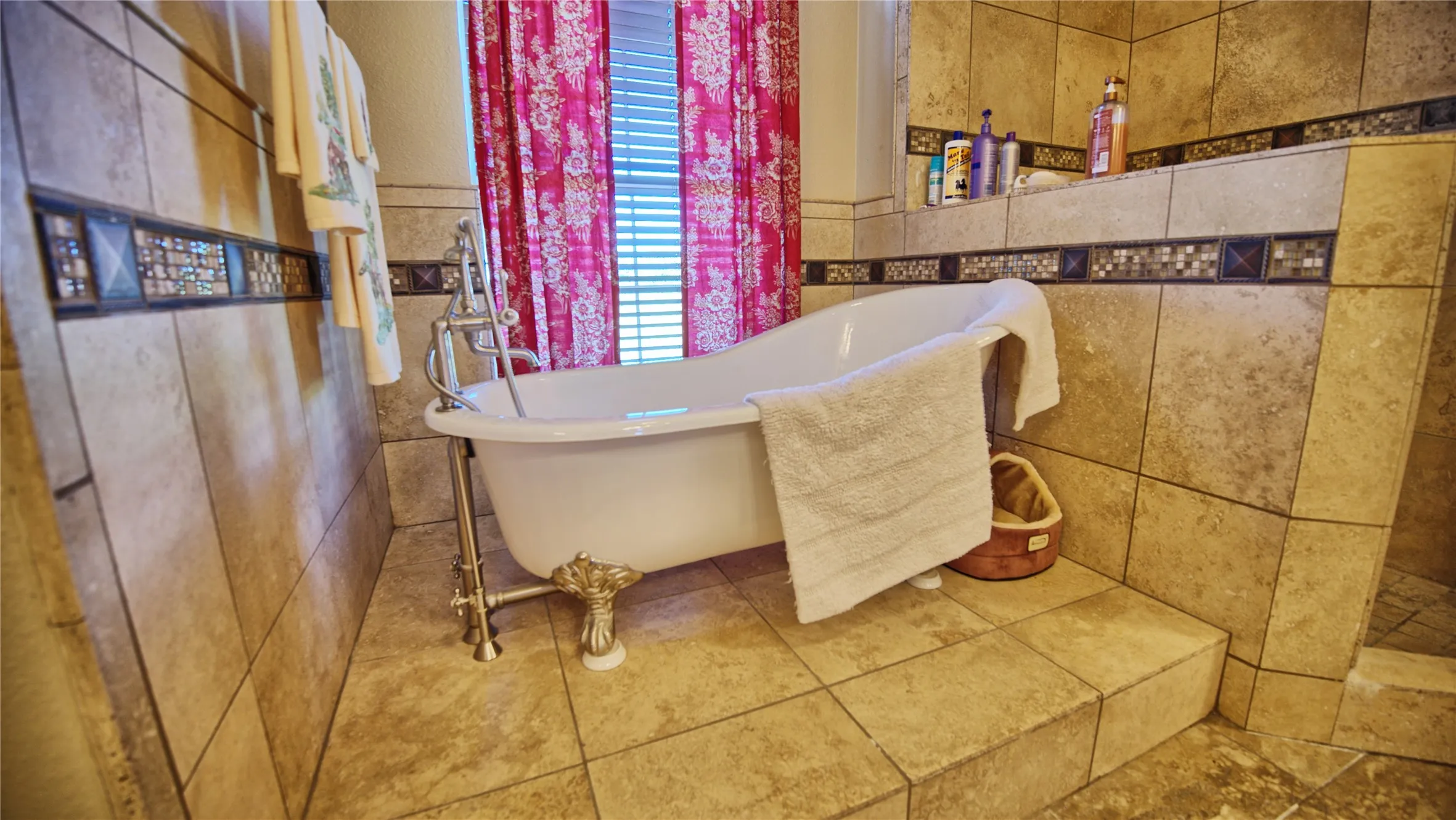 Single Family Residence For Sale in Montague County , 8791 State Hwy 59 S, Bowie, Texas 76230, 3 Bedroom, 3 Bathroom, 3 Garage spaces, 3,079 Sqft, built in 2000, mls#21102560, Real Estate Agent in Bowie, Homes For Sale in Montague county, Homes For Sale in Bowie, Realtor in Bowie Texas, Real Estate Brokerage Independent Realty Texas, Luminita Cordes Realtor