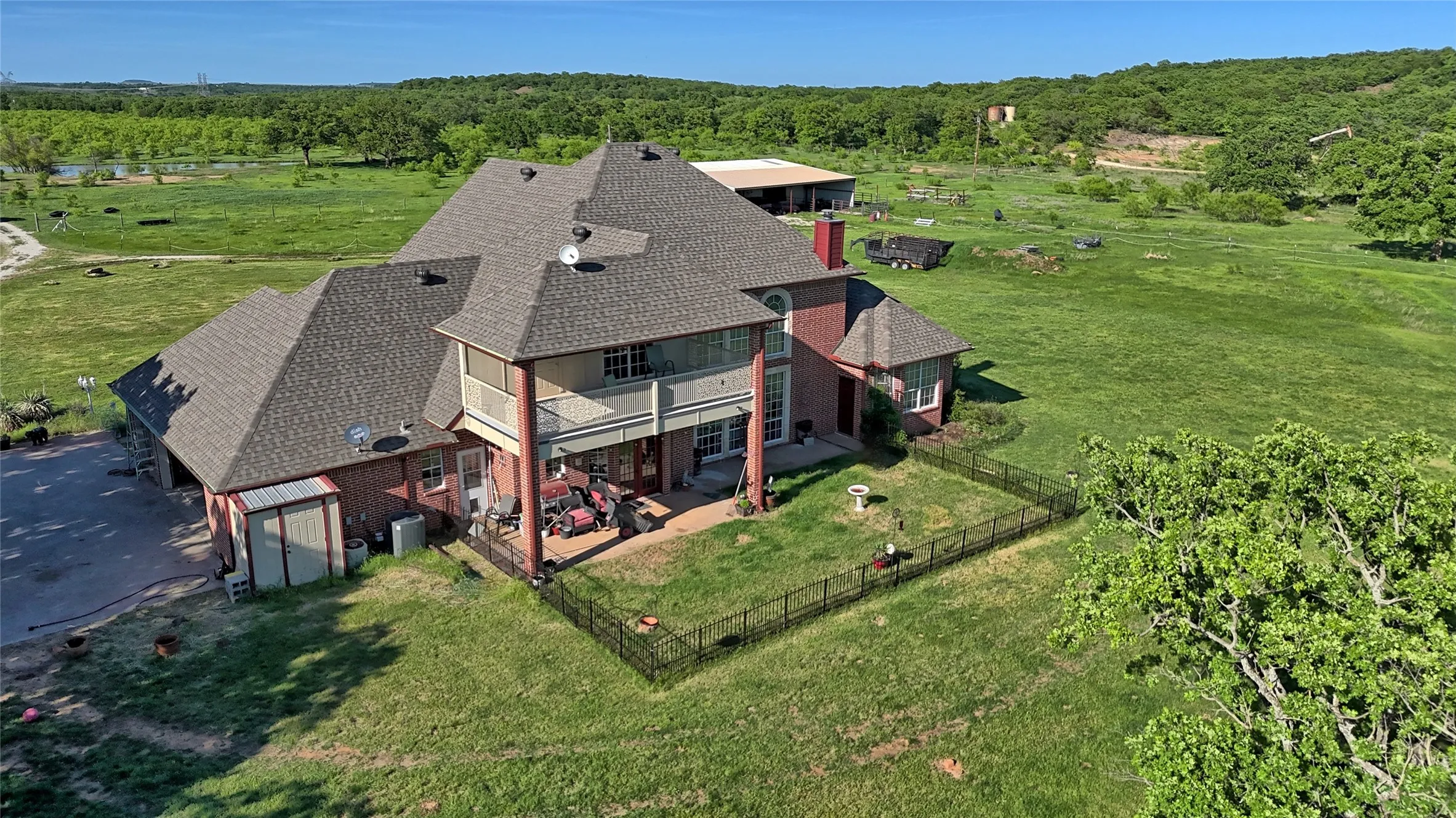Single Family Residence For Sale in Montague County , 8791 State Hwy 59 S, Bowie, Texas 76230, 3 Bedroom, 3 Bathroom, 3 Garage spaces, 3,079 Sqft, built in 2000, mls#21102560, Real Estate Agent in Bowie, Homes For Sale in Montague county, Homes For Sale in Bowie, Realtor in Bowie Texas, Real Estate Brokerage Independent Realty Texas, Luminita Cordes Realtor