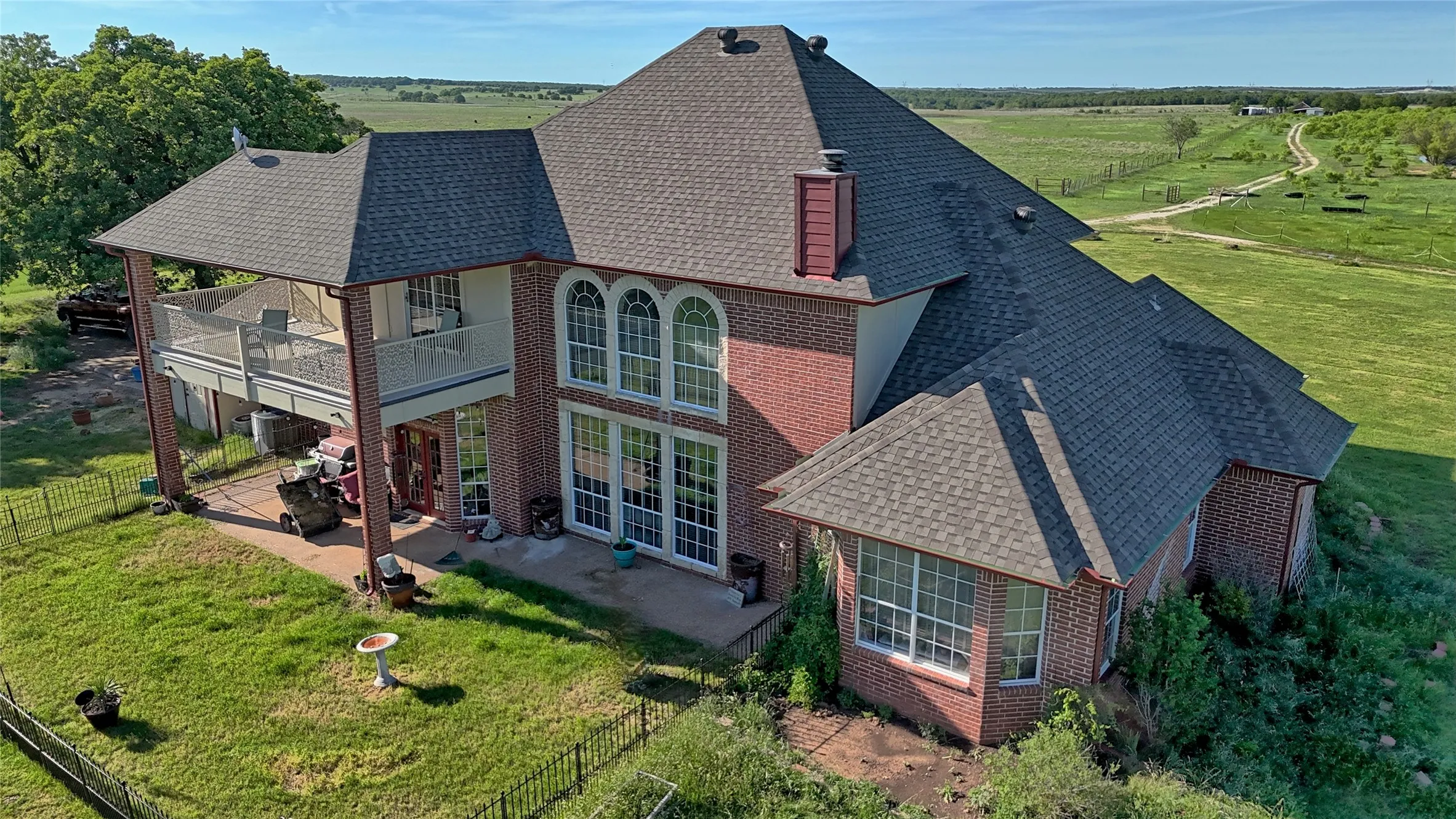 Single Family Residence For Sale in Montague County , 8791 State Hwy 59 S, Bowie, Texas 76230, 3 Bedroom, 3 Bathroom, 3 Garage spaces, 3,079 Sqft, built in 2000, mls#21102560, Real Estate Agent in Bowie, Homes For Sale in Montague county, Homes For Sale in Bowie, Realtor in Bowie Texas, Real Estate Brokerage Independent Realty Texas, Luminita Cordes Realtor
