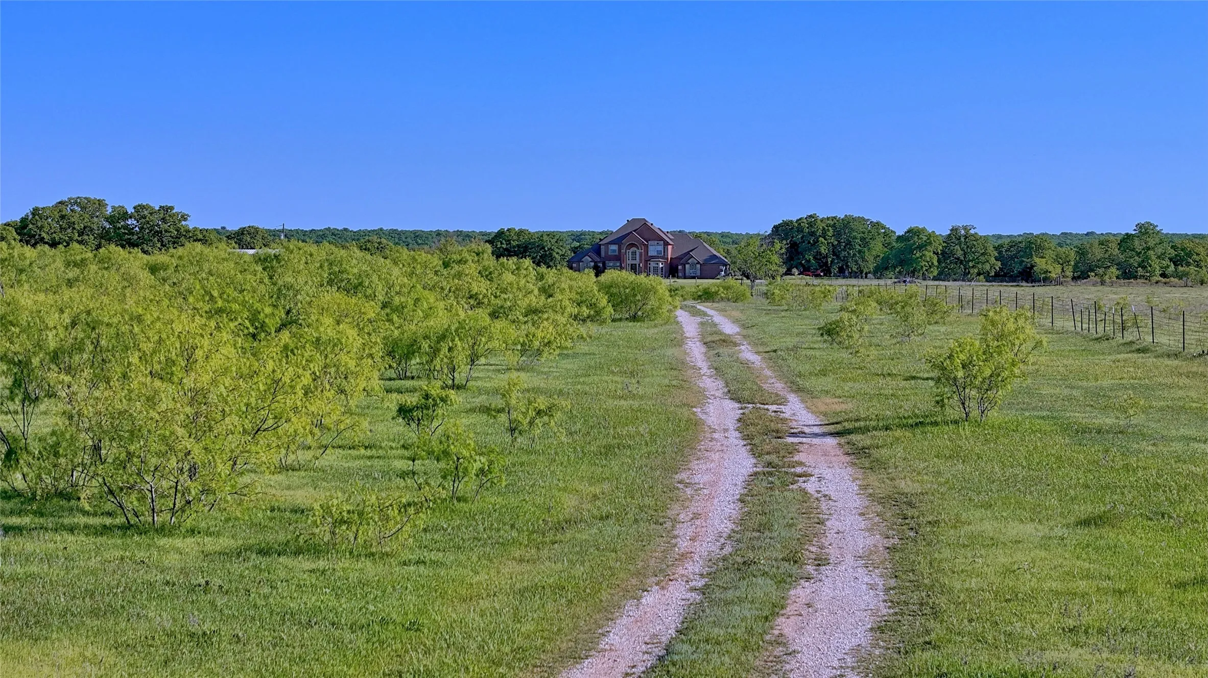 Single Family Residence For Sale in Montague County , 8791 State Hwy 59 S, Bowie, Texas 76230, 3 Bedroom, 3 Bathroom, 3 Garage spaces, 3,079 Sqft, built in 2000, mls#21102560, Real Estate Agent in Bowie, Homes For Sale in Montague county, Homes For Sale in Bowie, Realtor in Bowie Texas, Real Estate Brokerage Independent Realty Texas, Luminita Cordes Realtor