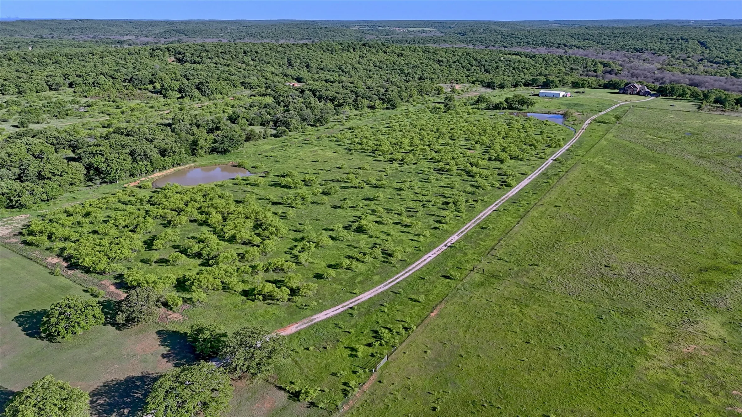 Single Family Residence For Sale in Montague County , 8791 State Hwy 59 S, Bowie, Texas 76230, 3 Bedroom, 3 Bathroom, 3 Garage spaces, 3,079 Sqft, built in 2000, mls#21102560, Real Estate Agent in Bowie, Homes For Sale in Montague county, Homes For Sale in Bowie, Realtor in Bowie Texas, Real Estate Brokerage Independent Realty Texas, Luminita Cordes Realtor