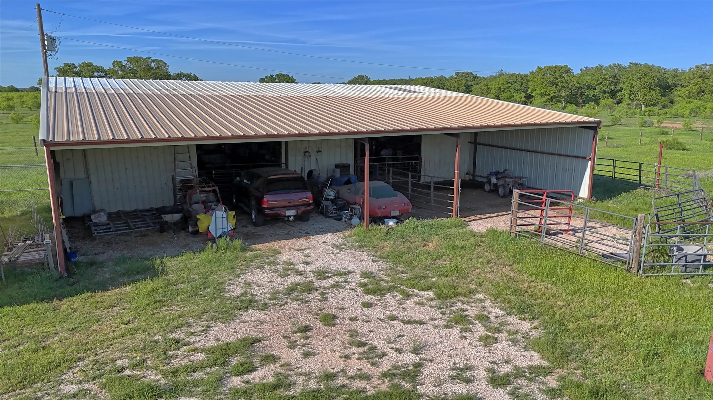Single Family Residence For Sale in Montague County , 8791 State Hwy 59 S, Bowie, Texas 76230, 3 Bedroom, 3 Bathroom, 3 Garage spaces, 3,079 Sqft, built in 2000, mls#21102560, Real Estate Agent in Bowie, Homes For Sale in Montague county, Homes For Sale in Bowie, Realtor in Bowie Texas, Real Estate Brokerage Independent Realty Texas, Luminita Cordes Realtor