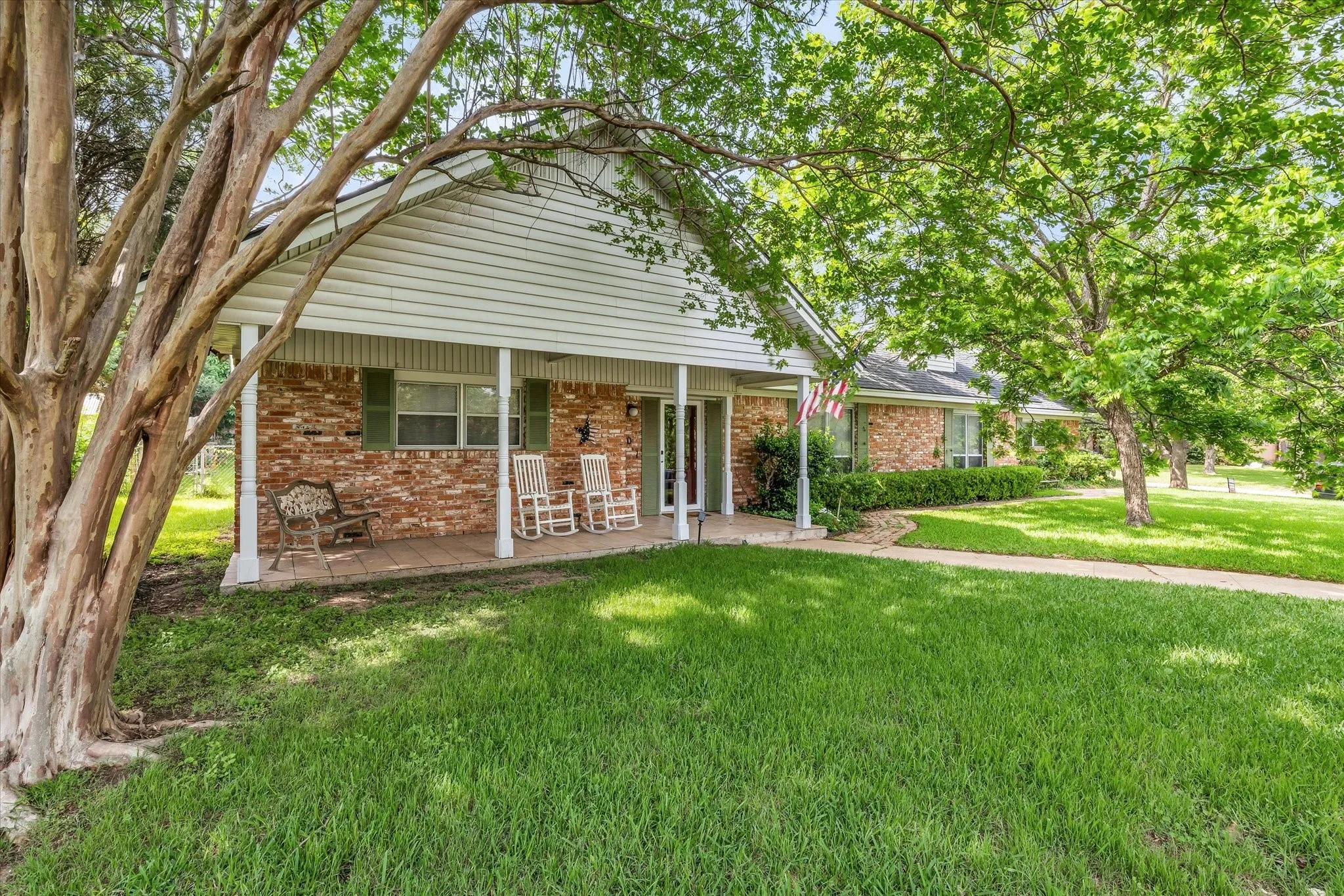 Single Family Residence For Sale in Mc Lennan County , 5601 Woodcastle Street, Waco, Texas 76710, 5 Bedroom, 3 Bathroom, 1 Garage spaces, 2,857 Sqft, built in 1962, mls#21102334, Real Estate Agent in Waco, Homes For Sale in Mc Lennan county, Homes For Sale in Waco, Realtor in Waco Texas, Real Estate Brokerage Independent Realty Texas, Luminita Cordes Realtor