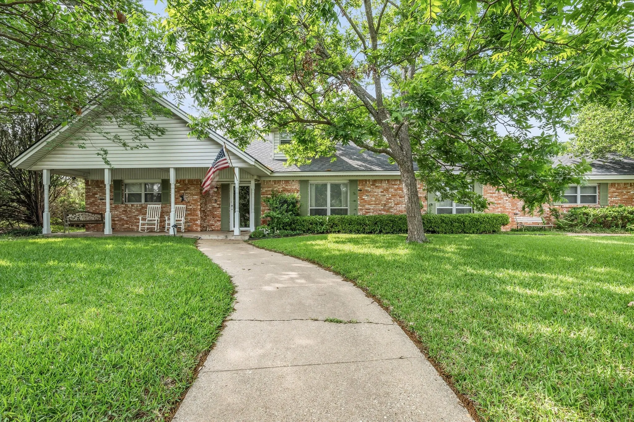 Single Family Residence For Sale in Mc Lennan County , 5601 Woodcastle Street, Waco, Texas 76710, 5 Bedroom, 3 Bathroom, 1 Garage spaces, 2,857 Sqft, built in 1962, mls#21102334, Real Estate Agent in Waco, Homes For Sale in Mc Lennan county, Homes For Sale in Waco, Realtor in Waco Texas, Real Estate Brokerage Independent Realty Texas, Luminita Cordes Realtor