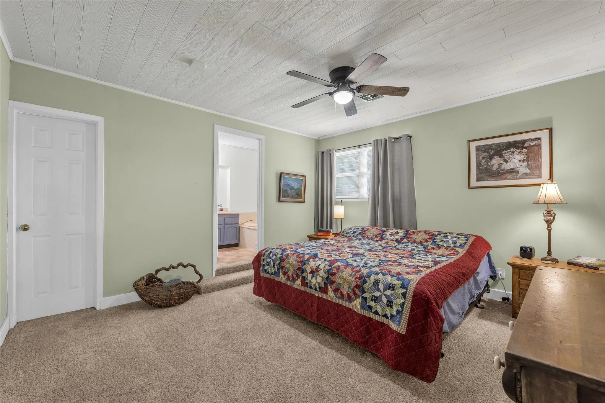 Single Family Residence For Sale in Mc Lennan County , 5601 Woodcastle Street, Waco, Texas 76710, 5 Bedroom, 3 Bathroom, 1 Garage spaces, 2,857 Sqft, built in 1962, mls#21102334, Real Estate Agent in Waco, Homes For Sale in Mc Lennan county, Homes For Sale in Waco, Realtor in Waco Texas, Real Estate Brokerage Independent Realty Texas, Luminita Cordes Realtor