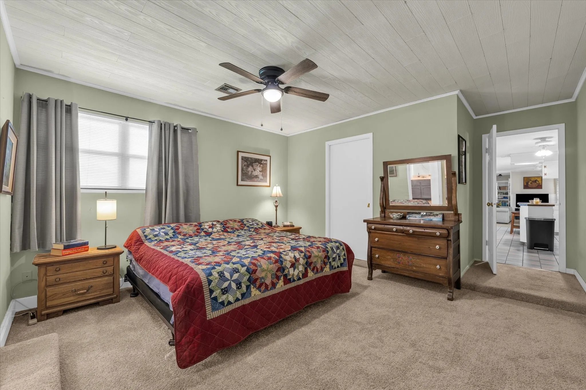 Single Family Residence For Sale in Mc Lennan County , 5601 Woodcastle Street, Waco, Texas 76710, 5 Bedroom, 3 Bathroom, 1 Garage spaces, 2,857 Sqft, built in 1962, mls#21102334, Real Estate Agent in Waco, Homes For Sale in Mc Lennan county, Homes For Sale in Waco, Realtor in Waco Texas, Real Estate Brokerage Independent Realty Texas, Luminita Cordes Realtor