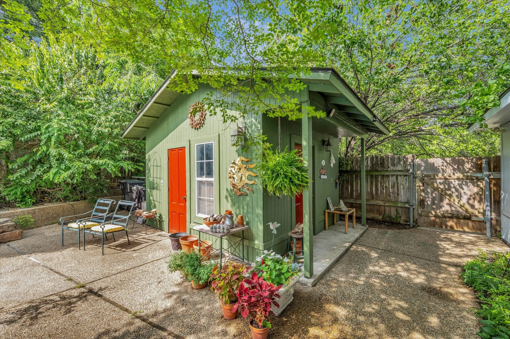 Single Family Residence For Sale in Mc Lennan County , 5601 Woodcastle Street, Waco, Texas 76710, 5 Bedroom, 3 Bathroom, 1 Garage spaces, 2,857 Sqft, built in 1962, mls#21102334, Real Estate Agent in Waco, Homes For Sale in Mc Lennan county, Homes For Sale in Waco, Realtor in Waco Texas, Real Estate Brokerage Independent Realty Texas, Luminita Cordes Realtor