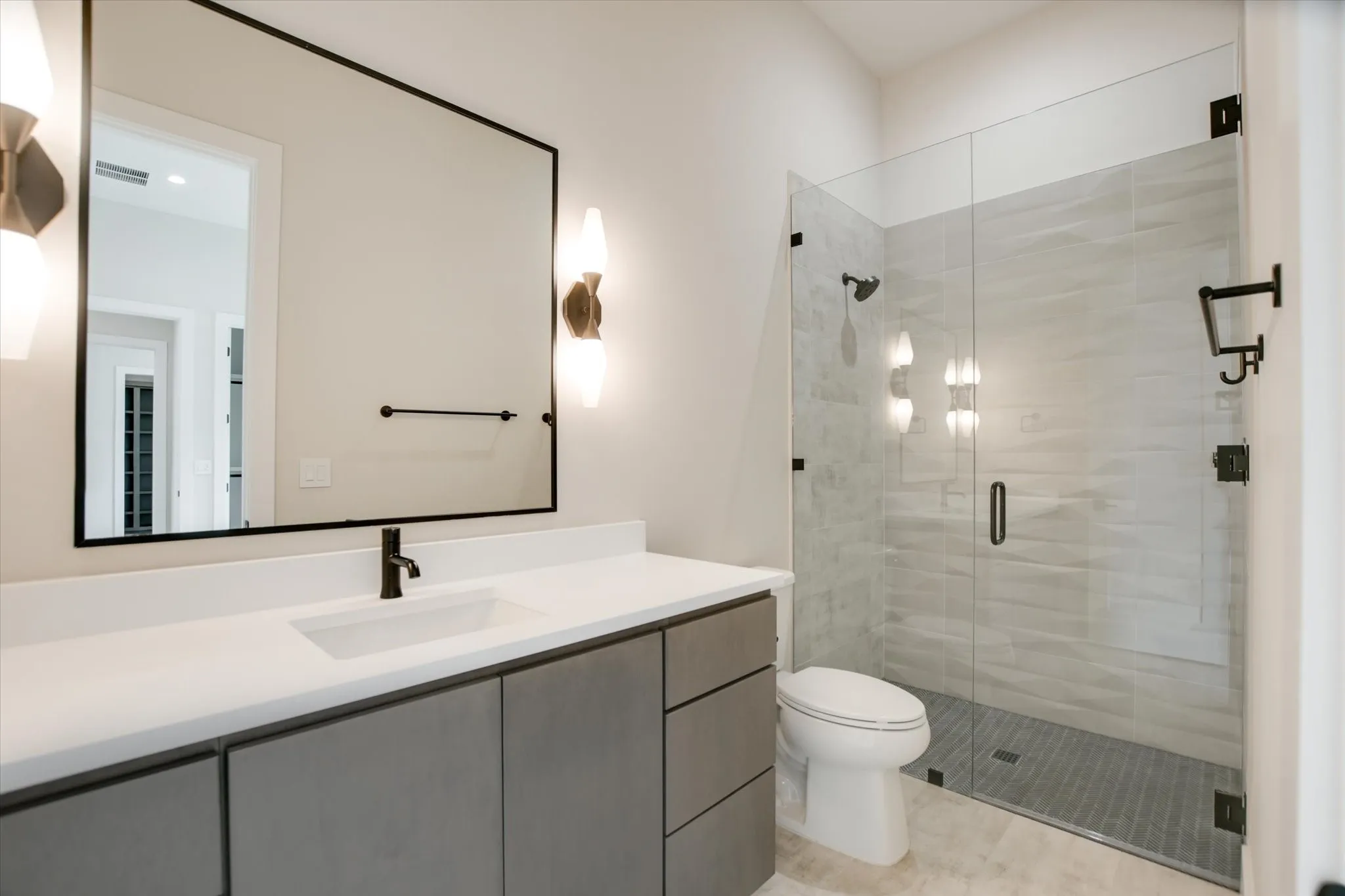 Single Family Residence For Sale in Llano County , 109 Island Court, Horseshoe Bay, Texas 78657, 4 Bedroom, 5 Bathroom, 3 Garage spaces, 3,637 Sqft, built in 2024, New Construction - Complete, mls#21102441, Real Estate Agent in Horseshoe Bay, Homes For Sale in Llano county, Homes For Sale in Horseshoe Bay, Realtor in Horseshoe Bay Texas, Real Estate Brokerage Independent Realty Texas, Luminita Cordes Realtor