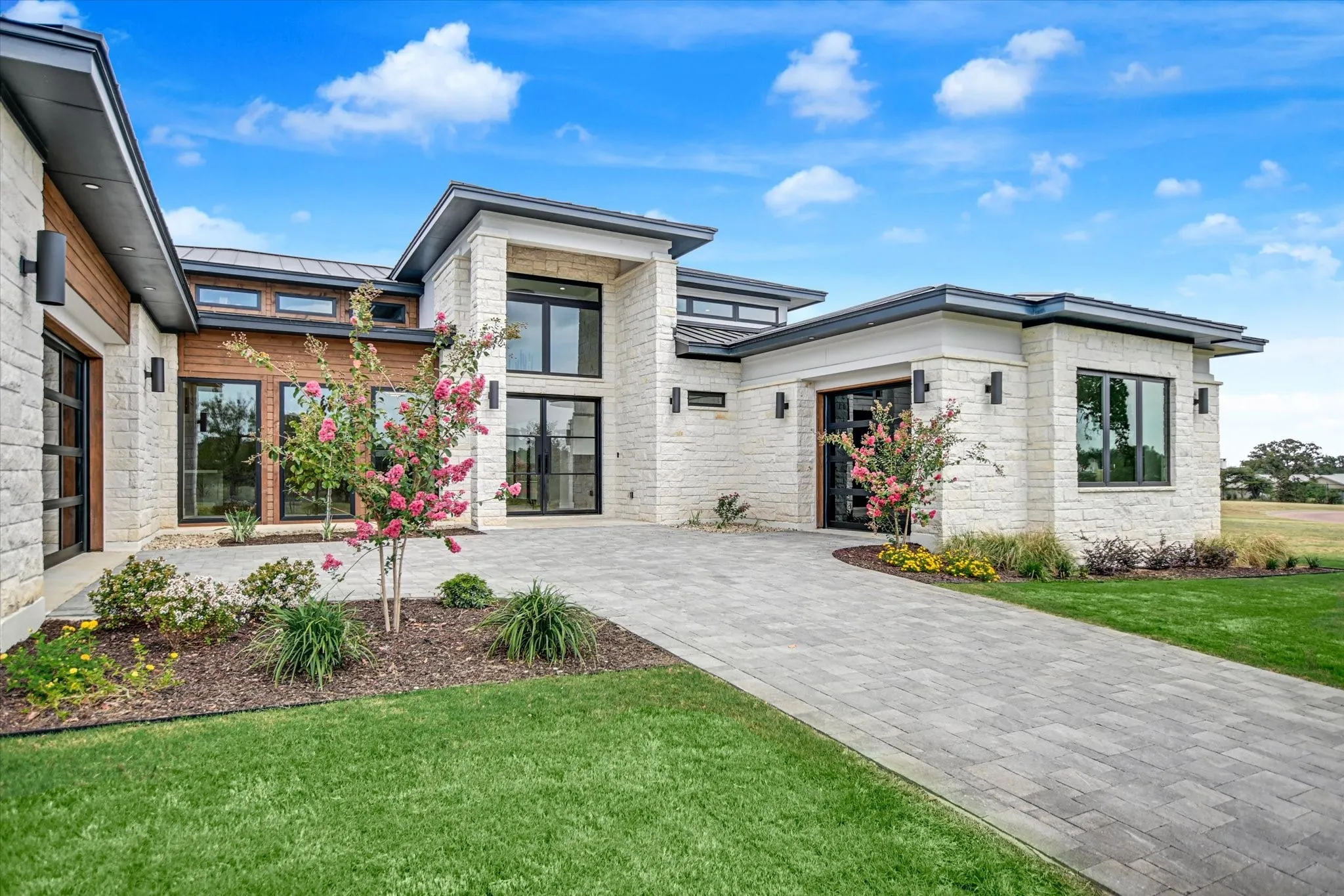 Single Family Residence For Sale in Llano County , 109 Island Court, Horseshoe Bay, Texas 78657, 4 Bedroom, 5 Bathroom, 3 Garage spaces, 3,637 Sqft, built in 2024, New Construction - Complete, mls#21102441, Real Estate Agent in Horseshoe Bay, Homes For Sale in Llano county, Homes For Sale in Horseshoe Bay, Realtor in Horseshoe Bay Texas, Real Estate Brokerage Independent Realty Texas, Luminita Cordes Realtor
