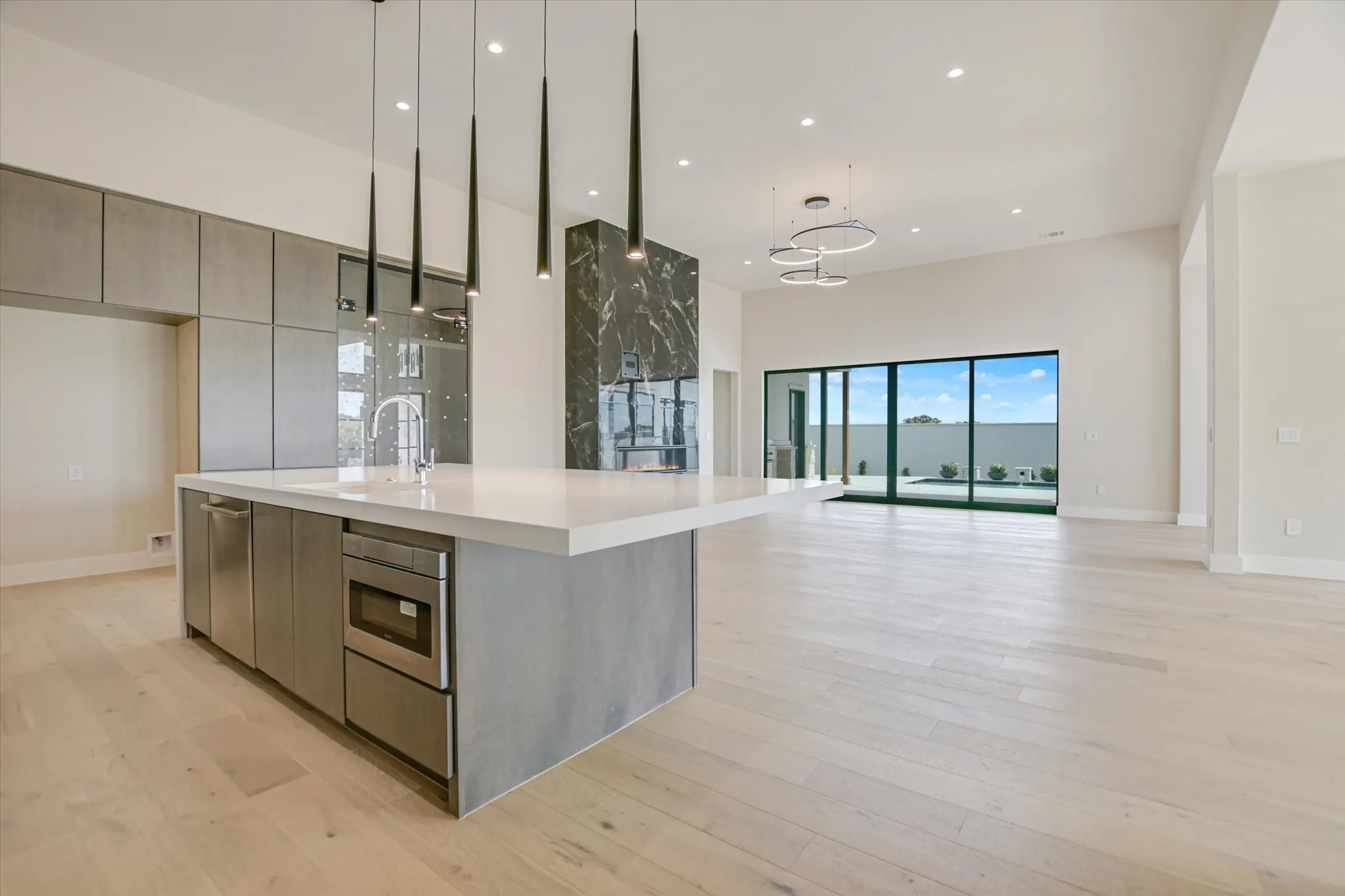 Single Family Residence For Sale in Llano County , 109 Island Court, Horseshoe Bay, Texas 78657, 4 Bedroom, 5 Bathroom, 3 Garage spaces, 3,637 Sqft, built in 2024, New Construction - Complete, mls#21102441, Real Estate Agent in Horseshoe Bay, Homes For Sale in Llano county, Homes For Sale in Horseshoe Bay, Realtor in Horseshoe Bay Texas, Real Estate Brokerage Independent Realty Texas, Luminita Cordes Realtor
