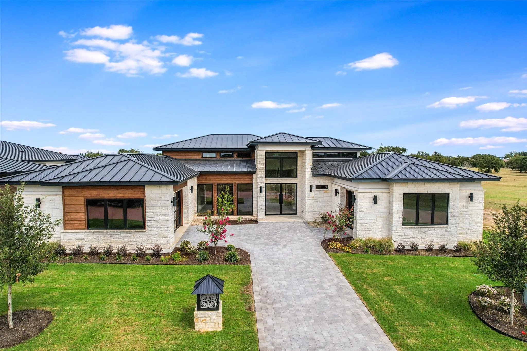 Single Family Residence For Sale in Llano County , 109 Island Court, Horseshoe Bay, Texas 78657, 4 Bedroom, 5 Bathroom, 3 Garage spaces, 3,637 Sqft, built in 2024, New Construction - Complete, mls#21102441, Real Estate Agent in Horseshoe Bay, Homes For Sale in Llano county, Homes For Sale in Horseshoe Bay, Realtor in Horseshoe Bay Texas, Real Estate Brokerage Independent Realty Texas, Luminita Cordes Realtor