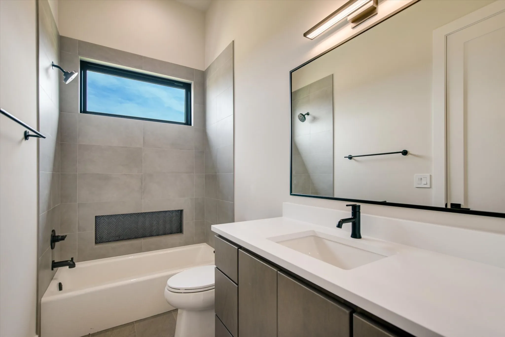 Single Family Residence For Sale in Llano County , 109 Island Court, Horseshoe Bay, Texas 78657, 4 Bedroom, 5 Bathroom, 3 Garage spaces, 3,637 Sqft, built in 2024, New Construction - Complete, mls#21102441, Real Estate Agent in Horseshoe Bay, Homes For Sale in Llano county, Homes For Sale in Horseshoe Bay, Realtor in Horseshoe Bay Texas, Real Estate Brokerage Independent Realty Texas, Luminita Cordes Realtor