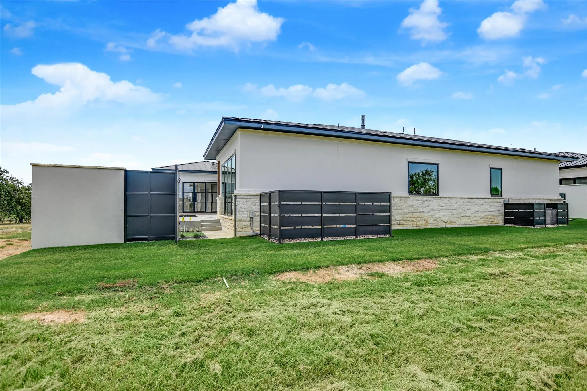 Single Family Residence For Sale in Llano County , 109 Island Court, Horseshoe Bay, Texas 78657, 4 Bedroom, 5 Bathroom, 3 Garage spaces, 3,637 Sqft, built in 2024, New Construction - Complete, mls#21102441, Real Estate Agent in Horseshoe Bay, Homes For Sale in Llano county, Homes For Sale in Horseshoe Bay, Realtor in Horseshoe Bay Texas, Real Estate Brokerage Independent Realty Texas, Luminita Cordes Realtor