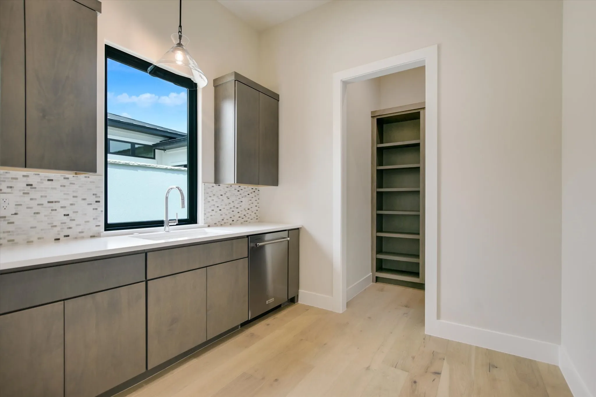 Single Family Residence For Sale in Llano County , 109 Island Court, Horseshoe Bay, Texas 78657, 4 Bedroom, 5 Bathroom, 3 Garage spaces, 3,637 Sqft, built in 2024, New Construction - Complete, mls#21102441, Real Estate Agent in Horseshoe Bay, Homes For Sale in Llano county, Homes For Sale in Horseshoe Bay, Realtor in Horseshoe Bay Texas, Real Estate Brokerage Independent Realty Texas, Luminita Cordes Realtor