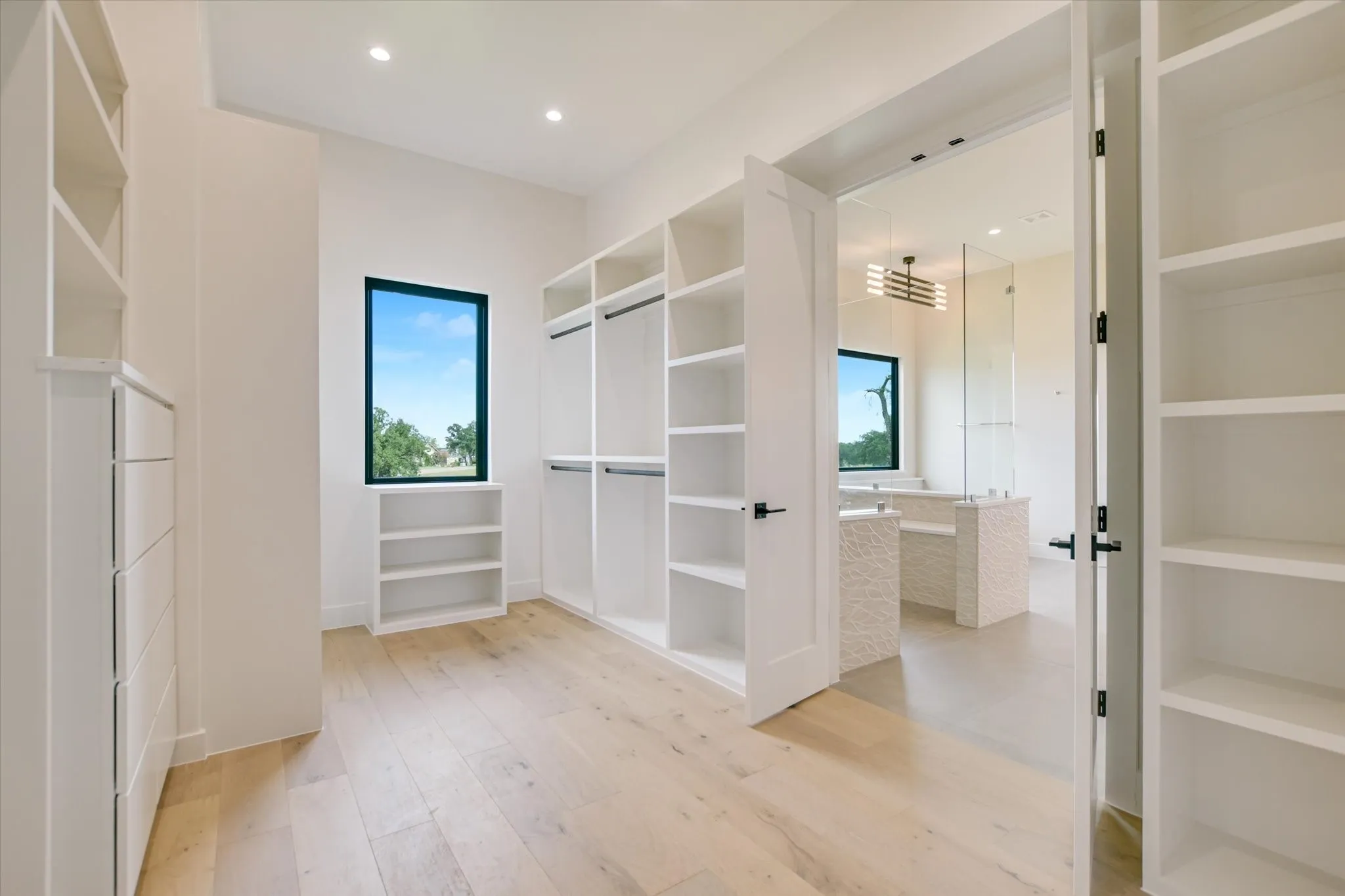 Single Family Residence For Sale in Llano County , 109 Island Court, Horseshoe Bay, Texas 78657, 4 Bedroom, 5 Bathroom, 3 Garage spaces, 3,637 Sqft, built in 2024, New Construction - Complete, mls#21102441, Real Estate Agent in Horseshoe Bay, Homes For Sale in Llano county, Homes For Sale in Horseshoe Bay, Realtor in Horseshoe Bay Texas, Real Estate Brokerage Independent Realty Texas, Luminita Cordes Realtor