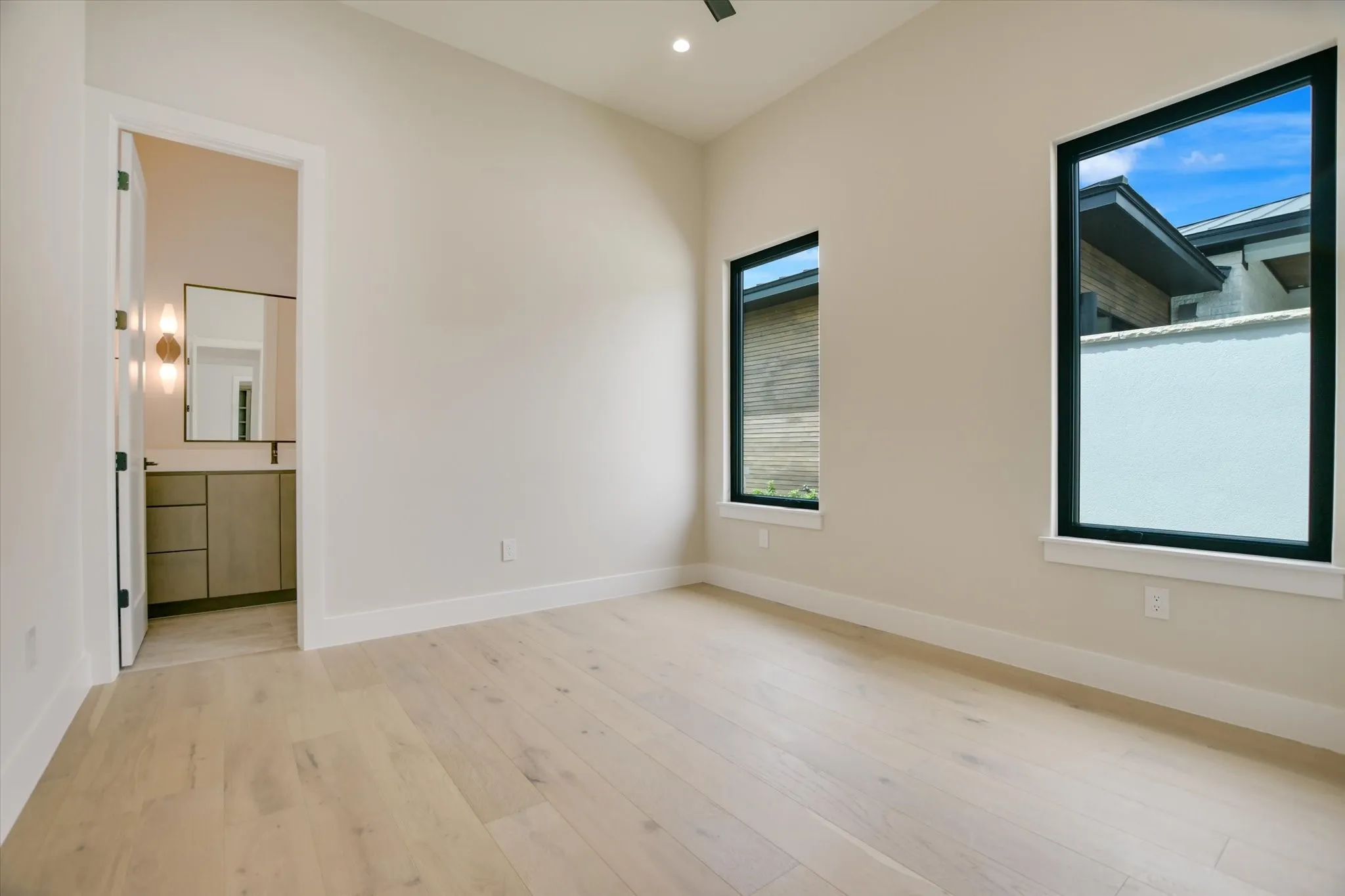 Single Family Residence For Sale in Llano County , 109 Island Court, Horseshoe Bay, Texas 78657, 4 Bedroom, 5 Bathroom, 3 Garage spaces, 3,637 Sqft, built in 2024, New Construction - Complete, mls#21102441, Real Estate Agent in Horseshoe Bay, Homes For Sale in Llano county, Homes For Sale in Horseshoe Bay, Realtor in Horseshoe Bay Texas, Real Estate Brokerage Independent Realty Texas, Luminita Cordes Realtor