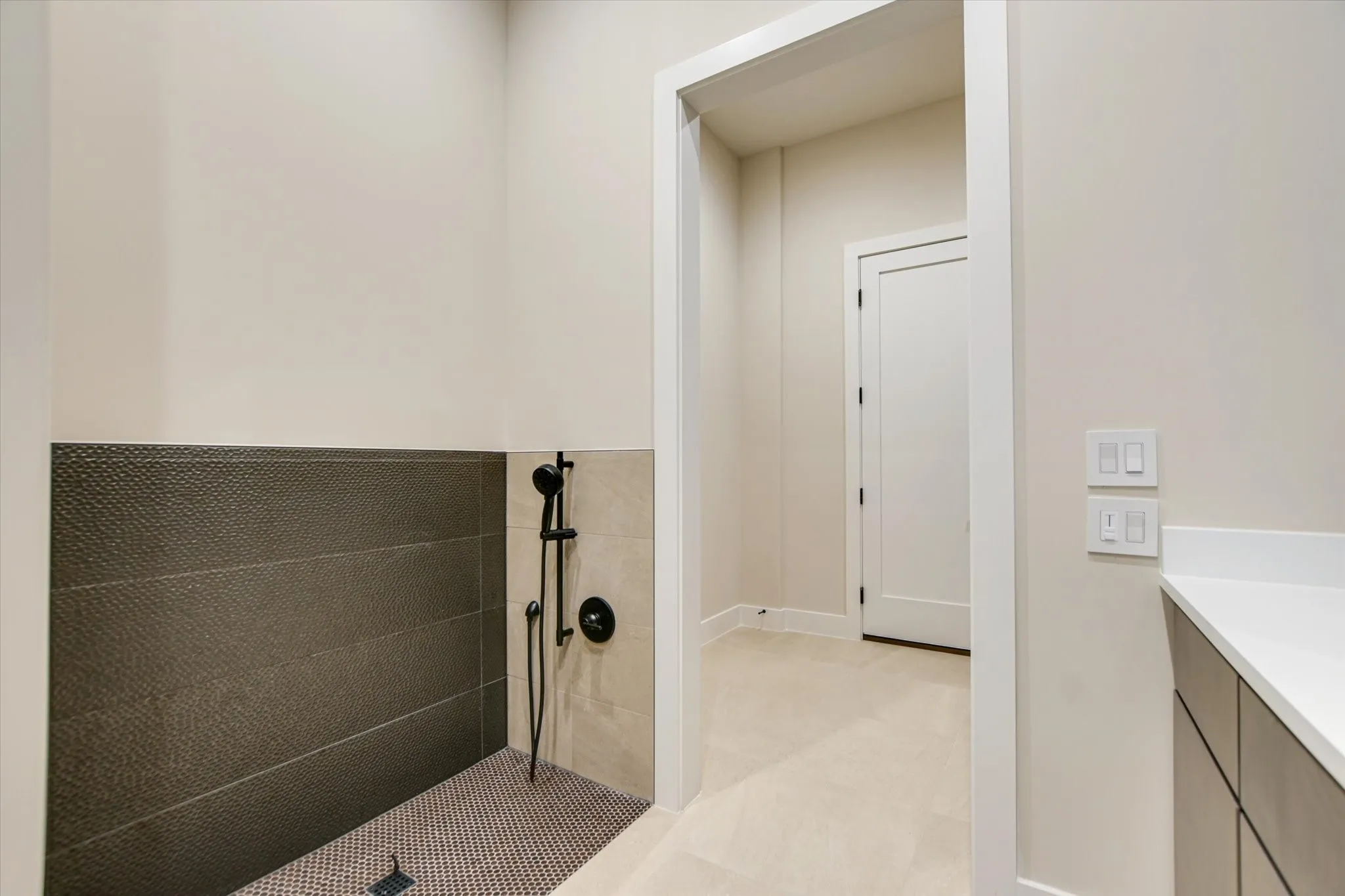 Single Family Residence For Sale in Llano County , 109 Island Court, Horseshoe Bay, Texas 78657, 4 Bedroom, 5 Bathroom, 3 Garage spaces, 3,637 Sqft, built in 2024, New Construction - Complete, mls#21102441, Real Estate Agent in Horseshoe Bay, Homes For Sale in Llano county, Homes For Sale in Horseshoe Bay, Realtor in Horseshoe Bay Texas, Real Estate Brokerage Independent Realty Texas, Luminita Cordes Realtor