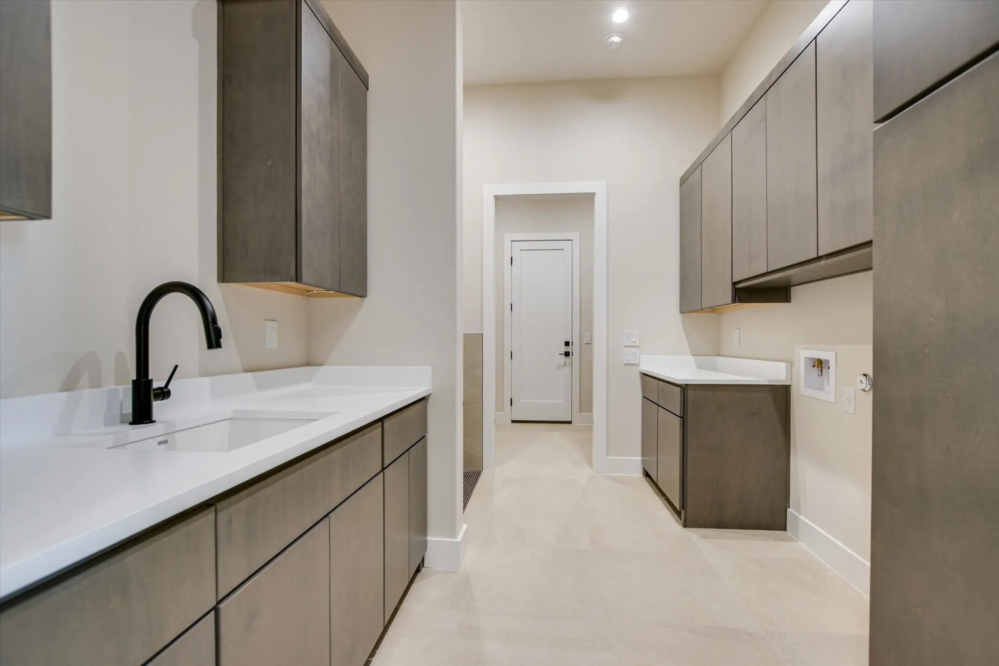 Single Family Residence For Sale in Llano County , 109 Island Court, Horseshoe Bay, Texas 78657, 4 Bedroom, 5 Bathroom, 3 Garage spaces, 3,637 Sqft, built in 2024, New Construction - Complete, mls#21102441, Real Estate Agent in Horseshoe Bay, Homes For Sale in Llano county, Homes For Sale in Horseshoe Bay, Realtor in Horseshoe Bay Texas, Real Estate Brokerage Independent Realty Texas, Luminita Cordes Realtor