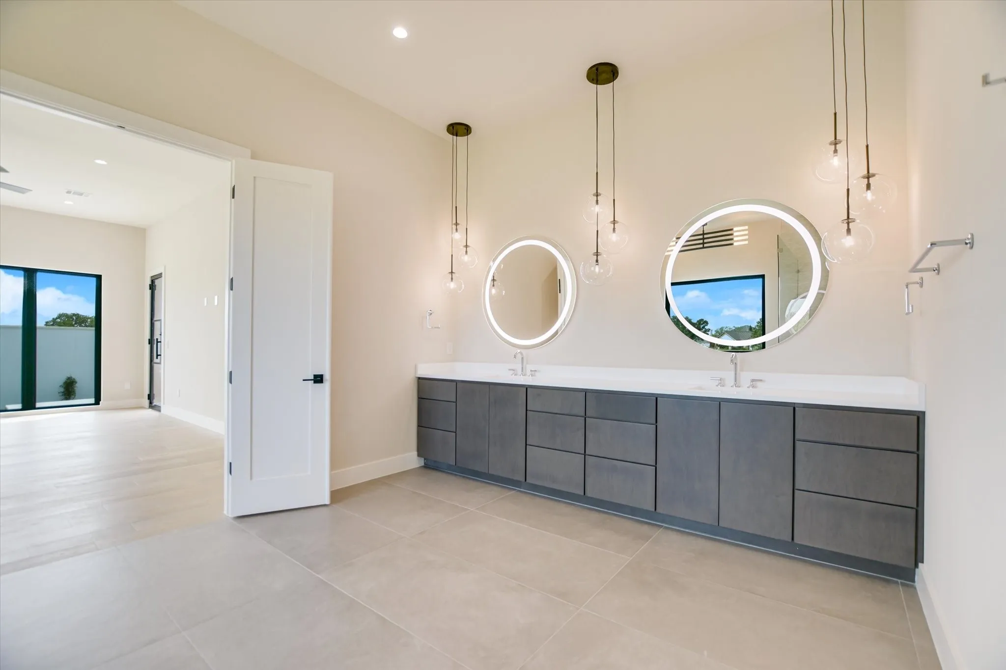 Single Family Residence For Sale in Llano County , 109 Island Court, Horseshoe Bay, Texas 78657, 4 Bedroom, 5 Bathroom, 3 Garage spaces, 3,637 Sqft, built in 2024, New Construction - Complete, mls#21102441, Real Estate Agent in Horseshoe Bay, Homes For Sale in Llano county, Homes For Sale in Horseshoe Bay, Realtor in Horseshoe Bay Texas, Real Estate Brokerage Independent Realty Texas, Luminita Cordes Realtor