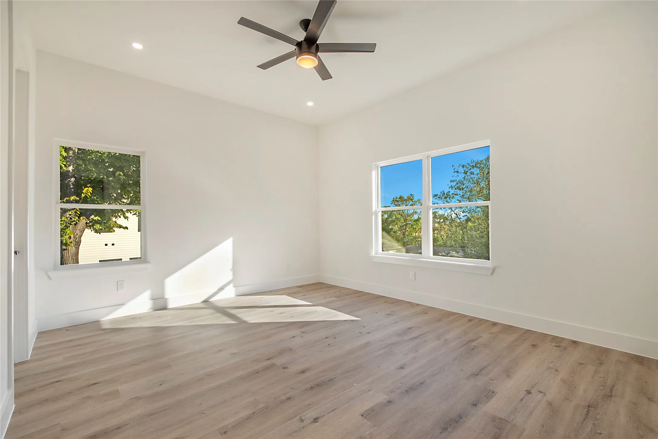 Single Family Residence For Sale in Dallas County , 2005 Hearne Avenue, Dallas, Texas 75212, 4 Bedroom, 5 Bathroom, 2 Garage spaces, 2,894 Sqft, built in 2026, New Construction - Incomplete, mls#21102774, Real Estate Agent in Dallas, Homes For Sale in Dallas county, Homes For Sale in Dallas, Realtor in Dallas Texas, Real Estate Brokerage Independent Realty Texas, Luminita Cordes Realtor