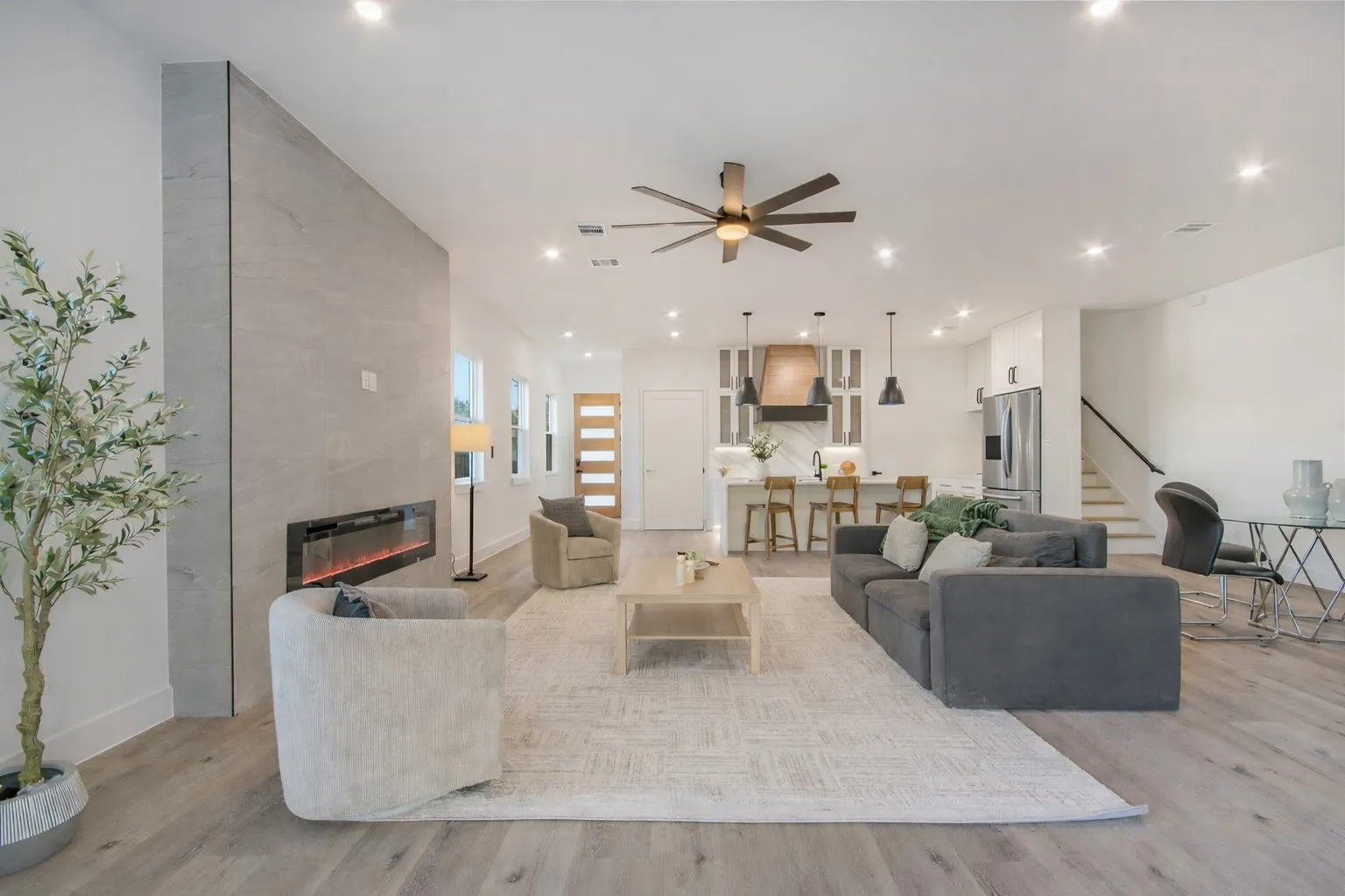 Single Family Residence For Sale in Dallas County , 2005 Hearne Avenue, Dallas, Texas 75212, 4 Bedroom, 5 Bathroom, 2 Garage spaces, 2,894 Sqft, built in 2026, New Construction - Incomplete, mls#21102774, Real Estate Agent in Dallas, Homes For Sale in Dallas county, Homes For Sale in Dallas, Realtor in Dallas Texas, Real Estate Brokerage Independent Realty Texas, Luminita Cordes Realtor