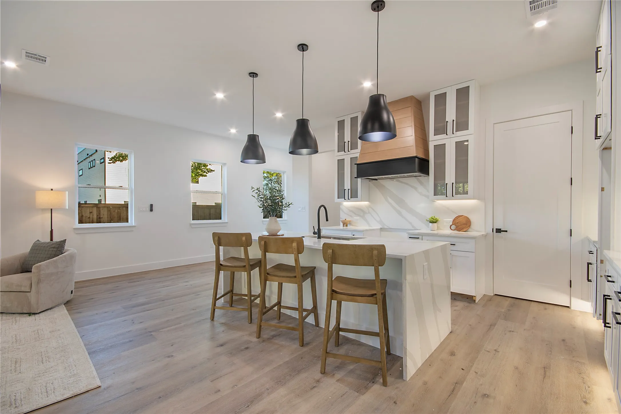 Single Family Residence For Sale in Dallas County , 2005 Hearne Avenue, Dallas, Texas 75212, 4 Bedroom, 5 Bathroom, 2 Garage spaces, 2,894 Sqft, built in 2026, New Construction - Incomplete, mls#21102774, Real Estate Agent in Dallas, Homes For Sale in Dallas county, Homes For Sale in Dallas, Realtor in Dallas Texas, Real Estate Brokerage Independent Realty Texas, Luminita Cordes Realtor