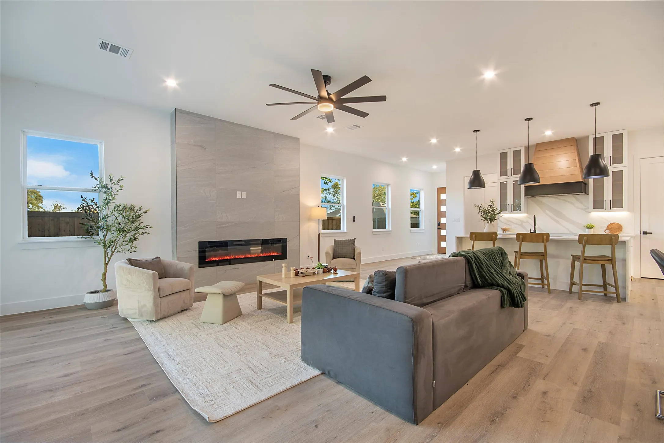 Single Family Residence For Sale in Dallas County , 2005 Hearne Avenue, Dallas, Texas 75212, 4 Bedroom, 5 Bathroom, 2 Garage spaces, 2,894 Sqft, built in 2026, New Construction - Incomplete, mls#21102774, Real Estate Agent in Dallas, Homes For Sale in Dallas county, Homes For Sale in Dallas, Realtor in Dallas Texas, Real Estate Brokerage Independent Realty Texas, Luminita Cordes Realtor