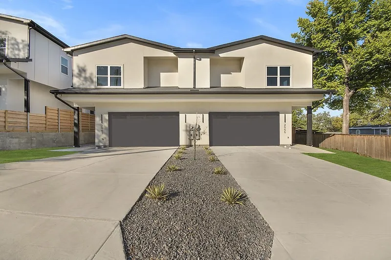 Single Family Residence For Sale in Dallas County , 2005 Hearne Avenue, Dallas, Texas 75212, 4 Bedroom, 5 Bathroom, 2 Garage spaces, 2,894 Sqft, built in 2026, New Construction - Incomplete, mls#21102774, Real Estate Agent in Dallas, Homes For Sale in Dallas county, Homes For Sale in Dallas, Realtor in Dallas Texas, Real Estate Brokerage Independent Realty Texas, Luminita Cordes Realtor