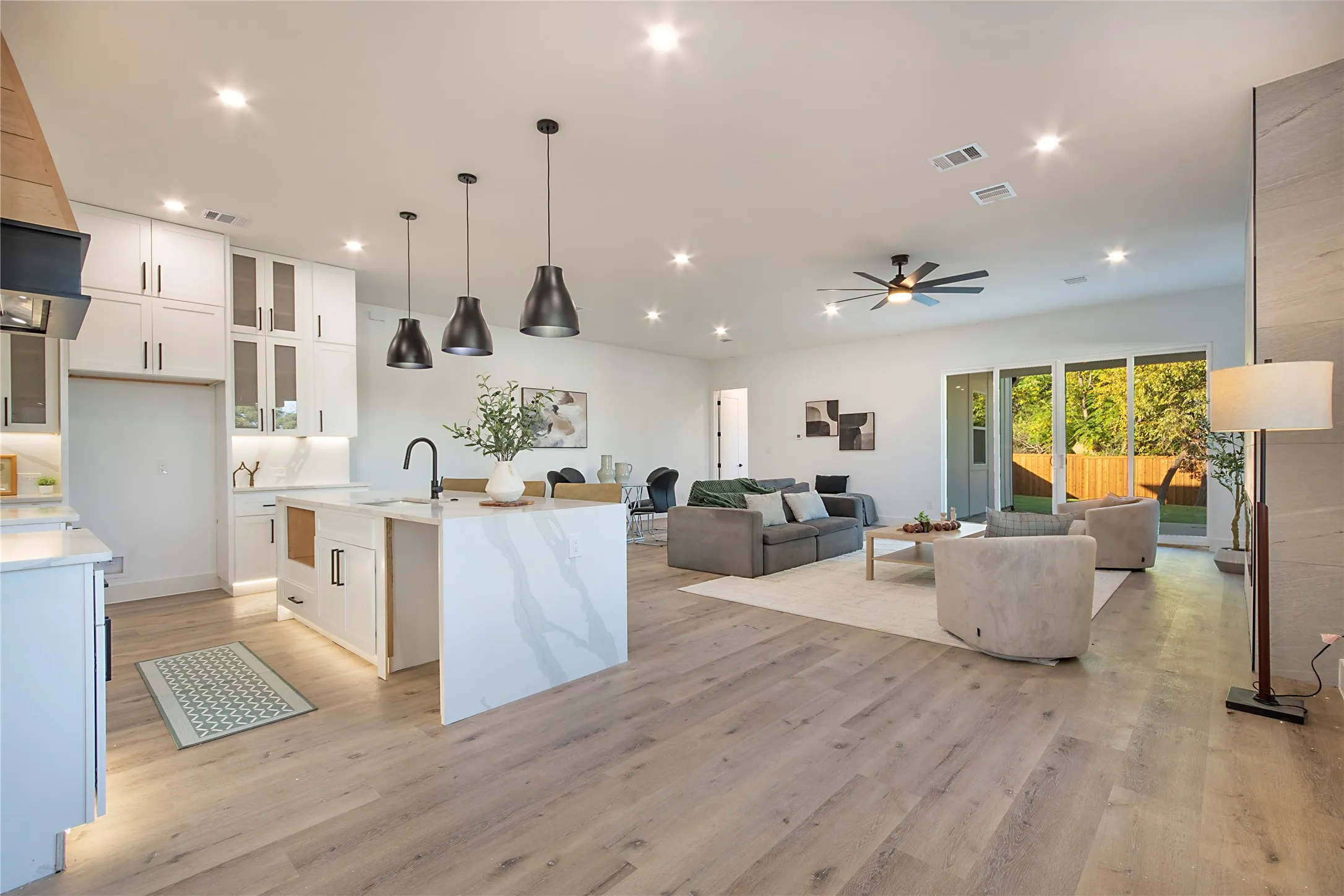 Single Family Residence For Sale in Dallas County , 2005 Hearne Avenue, Dallas, Texas 75212, 4 Bedroom, 5 Bathroom, 2 Garage spaces, 2,894 Sqft, built in 2026, New Construction - Incomplete, mls#21102774, Real Estate Agent in Dallas, Homes For Sale in Dallas county, Homes For Sale in Dallas, Realtor in Dallas Texas, Real Estate Brokerage Independent Realty Texas, Luminita Cordes Realtor
