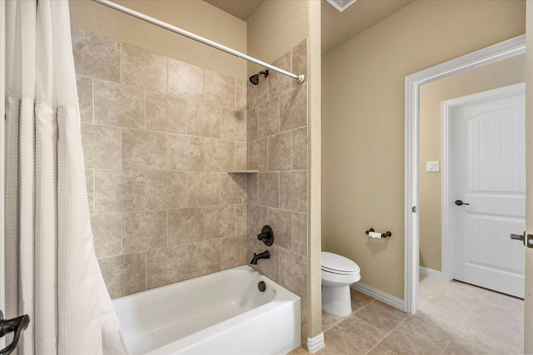Auxiliary full bath