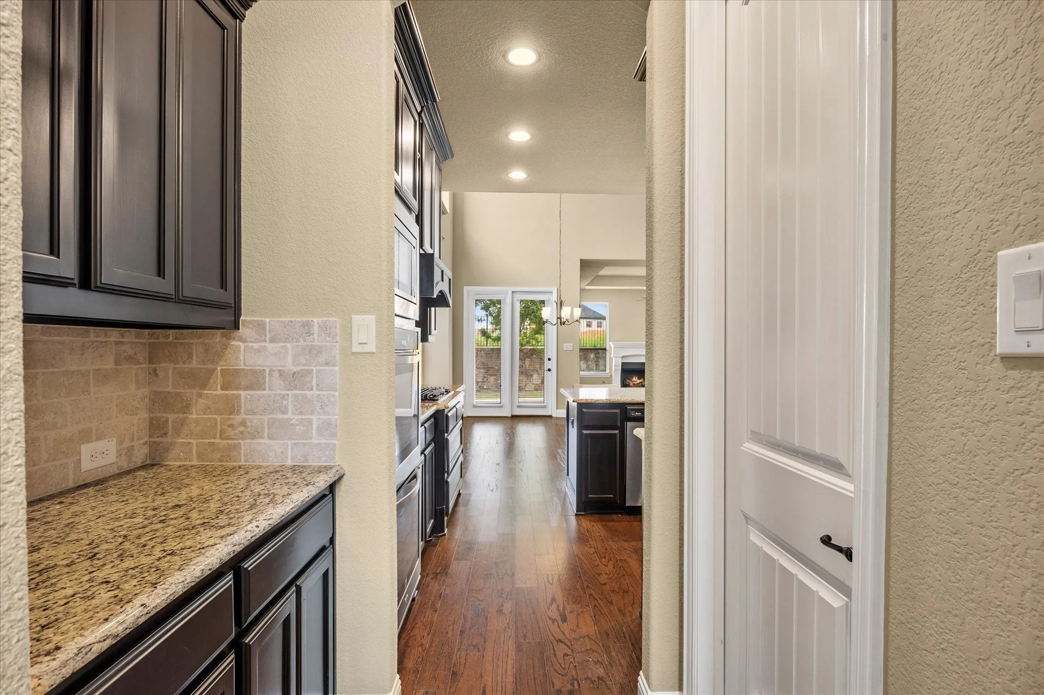 Walk in pantry is located in butler's pantry.