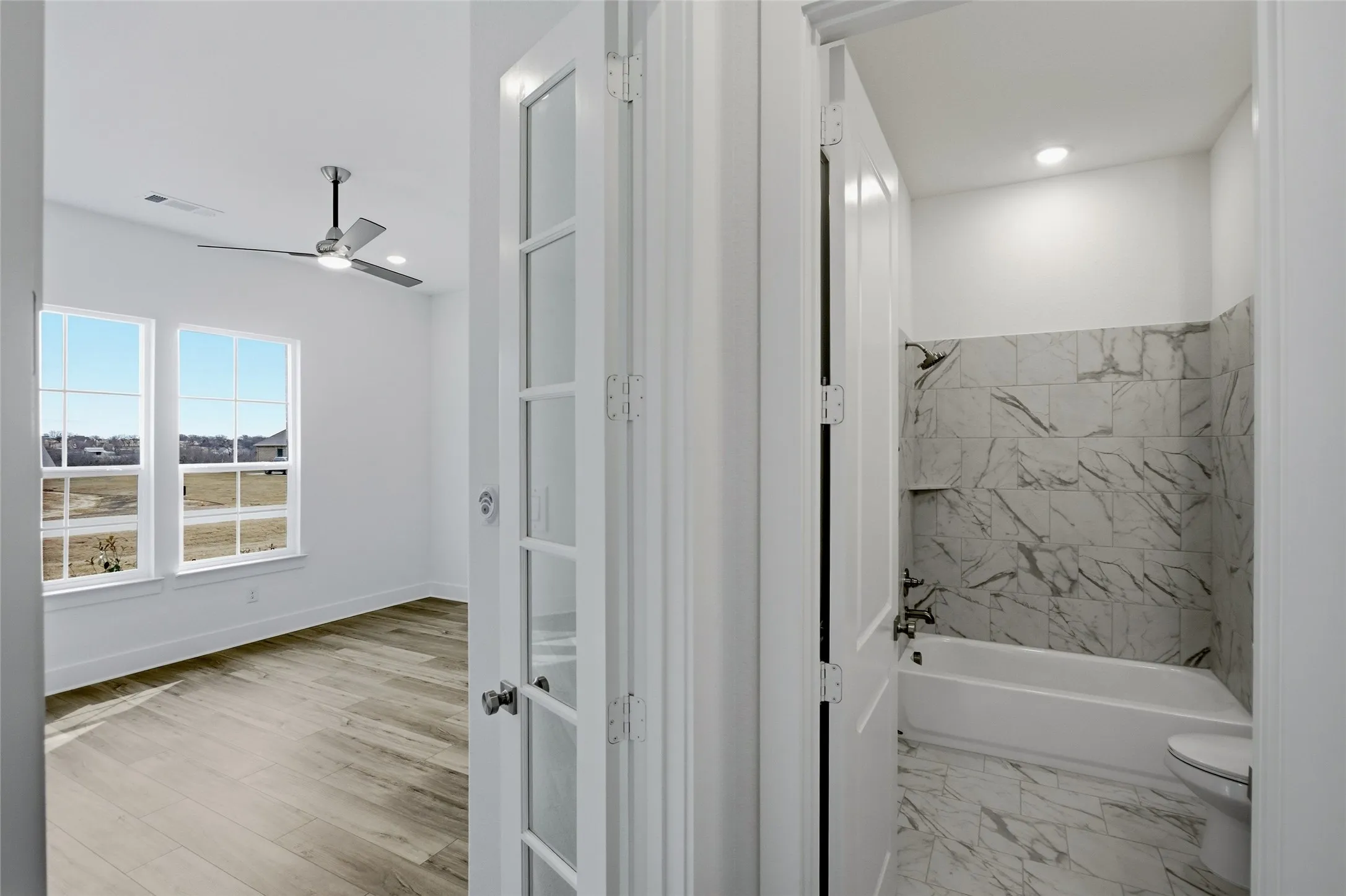 Full bath featuring shower / bath combination and ceiling fan