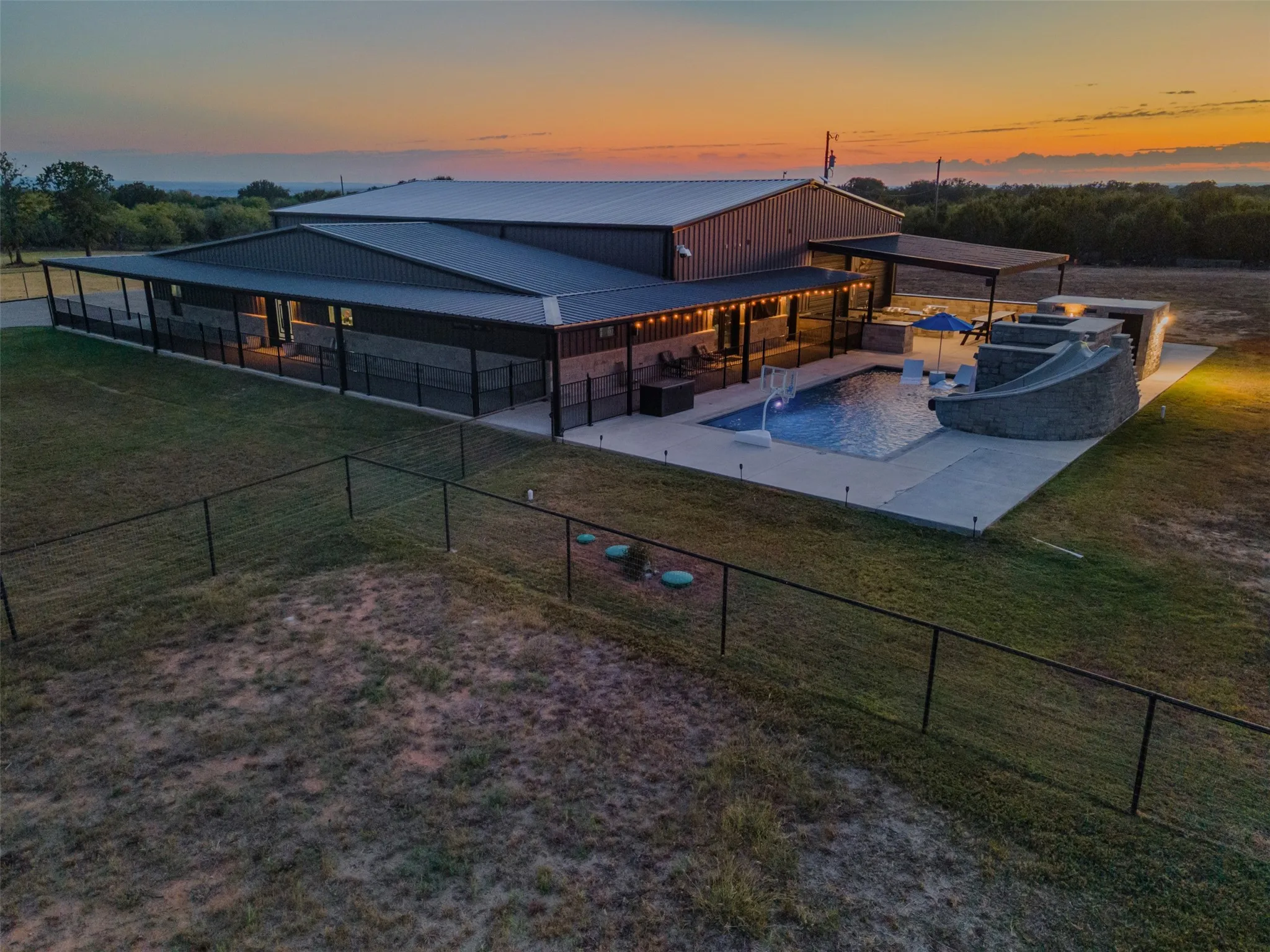 Single Family Residence For Sale in Hood County , 9700 Nix Road, Tolar, Texas 76476, 4 Bedroom, 6 Bathroom, 8 Garage spaces, 4,600 Sqft, built in 2024, Preowned, mls#21084183, Real Estate Agent in Tolar, Homes For Sale in Hood county, Homes For Sale in Tolar, Realtor in Tolar Texas, Real Estate Brokerage Independent Realty Texas, Luminita Cordes Realtor