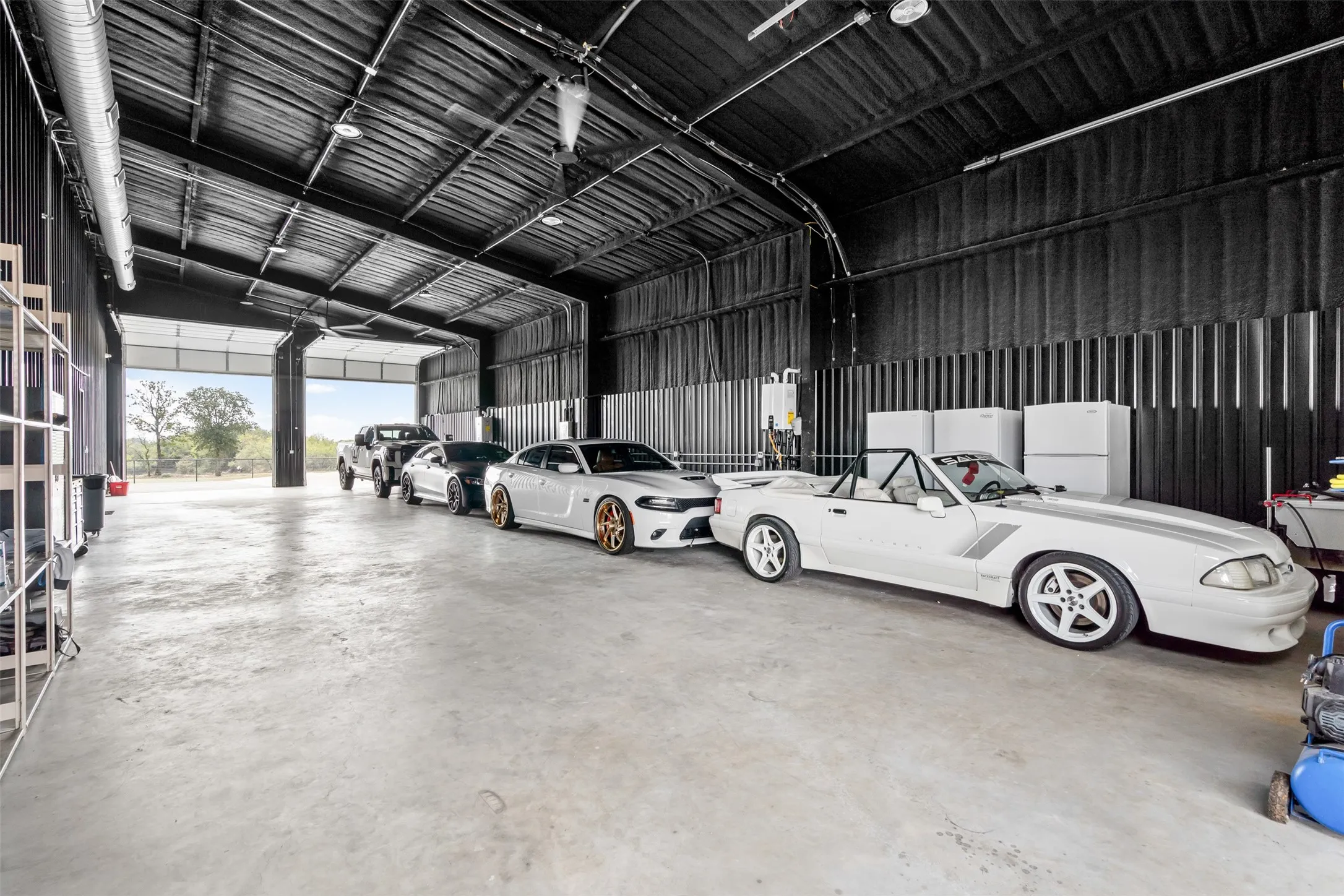 Single Family Residence For Sale in Hood County , 9700 Nix Road, Tolar, Texas 76476, 4 Bedroom, 6 Bathroom, 8 Garage spaces, 4,600 Sqft, built in 2024, Preowned, mls#21084183, Real Estate Agent in Tolar, Homes For Sale in Hood county, Homes For Sale in Tolar, Realtor in Tolar Texas, Real Estate Brokerage Independent Realty Texas, Luminita Cordes Realtor