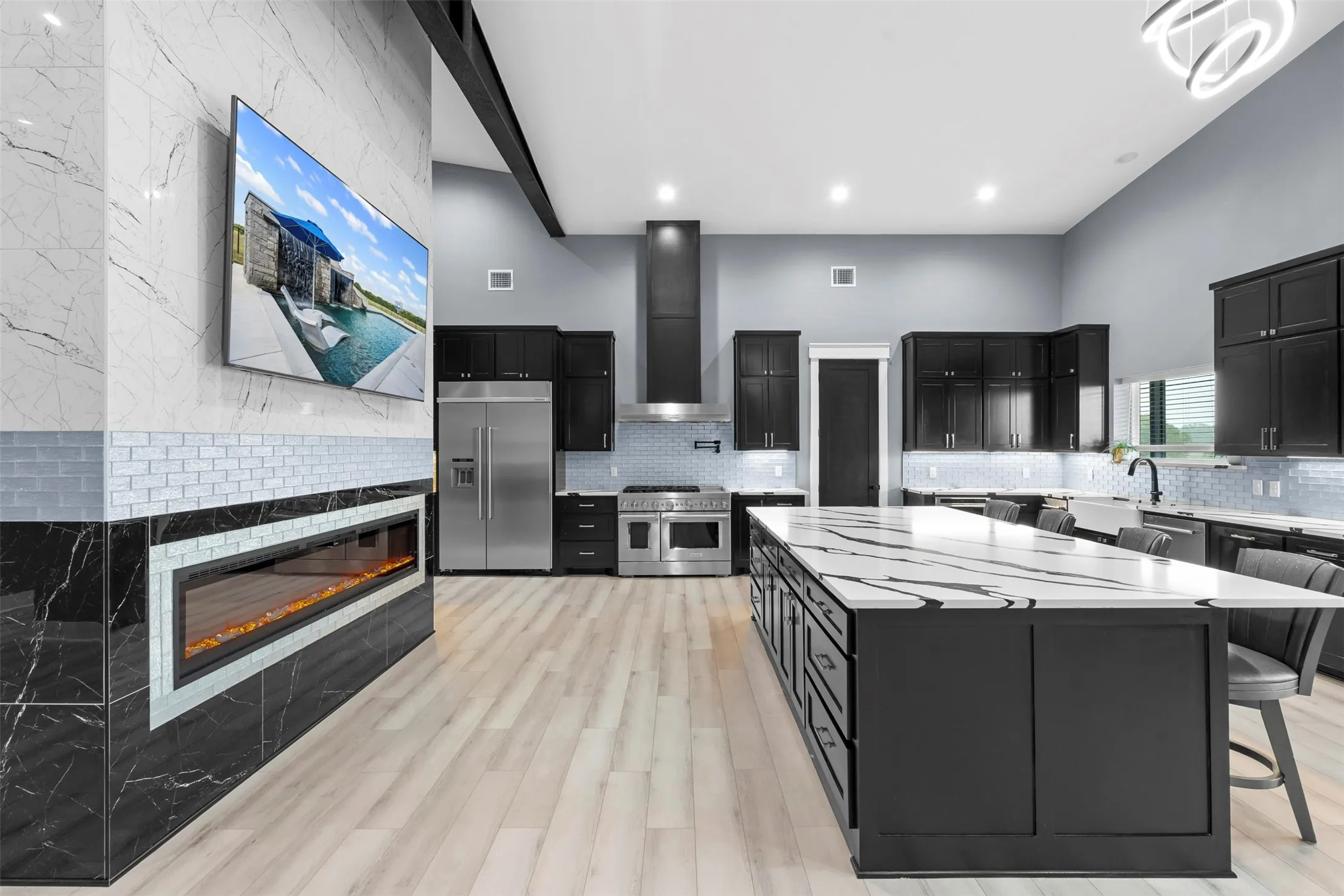 Single Family Residence For Sale in Hood County , 9700 Nix Road, Tolar, Texas 76476, 4 Bedroom, 6 Bathroom, 8 Garage spaces, 4,600 Sqft, built in 2024, Preowned, mls#21084183, Real Estate Agent in Tolar, Homes For Sale in Hood county, Homes For Sale in Tolar, Realtor in Tolar Texas, Real Estate Brokerage Independent Realty Texas, Luminita Cordes Realtor