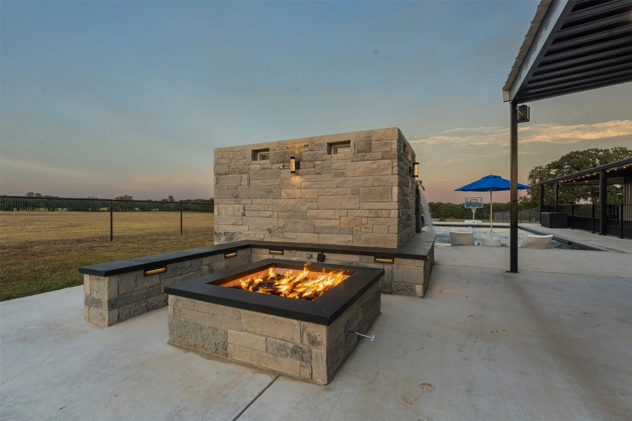 Single Family Residence For Sale in Hood County , 9700 Nix Road, Tolar, Texas 76476, 4 Bedroom, 6 Bathroom, 8 Garage spaces, 4,600 Sqft, built in 2024, Preowned, mls#21084183, Real Estate Agent in Tolar, Homes For Sale in Hood county, Homes For Sale in Tolar, Realtor in Tolar Texas, Real Estate Brokerage Independent Realty Texas, Luminita Cordes Realtor