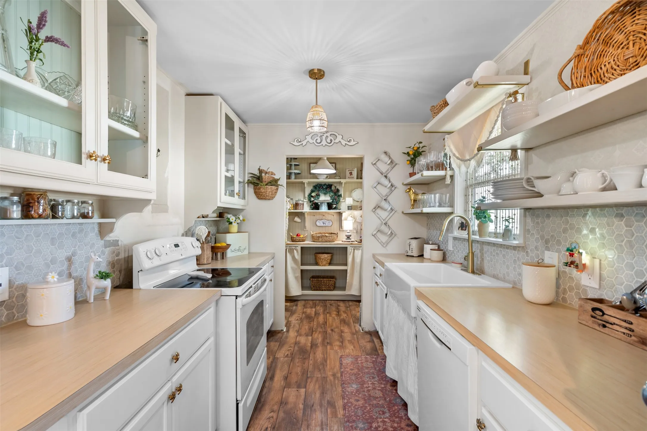 Guest house kitchen