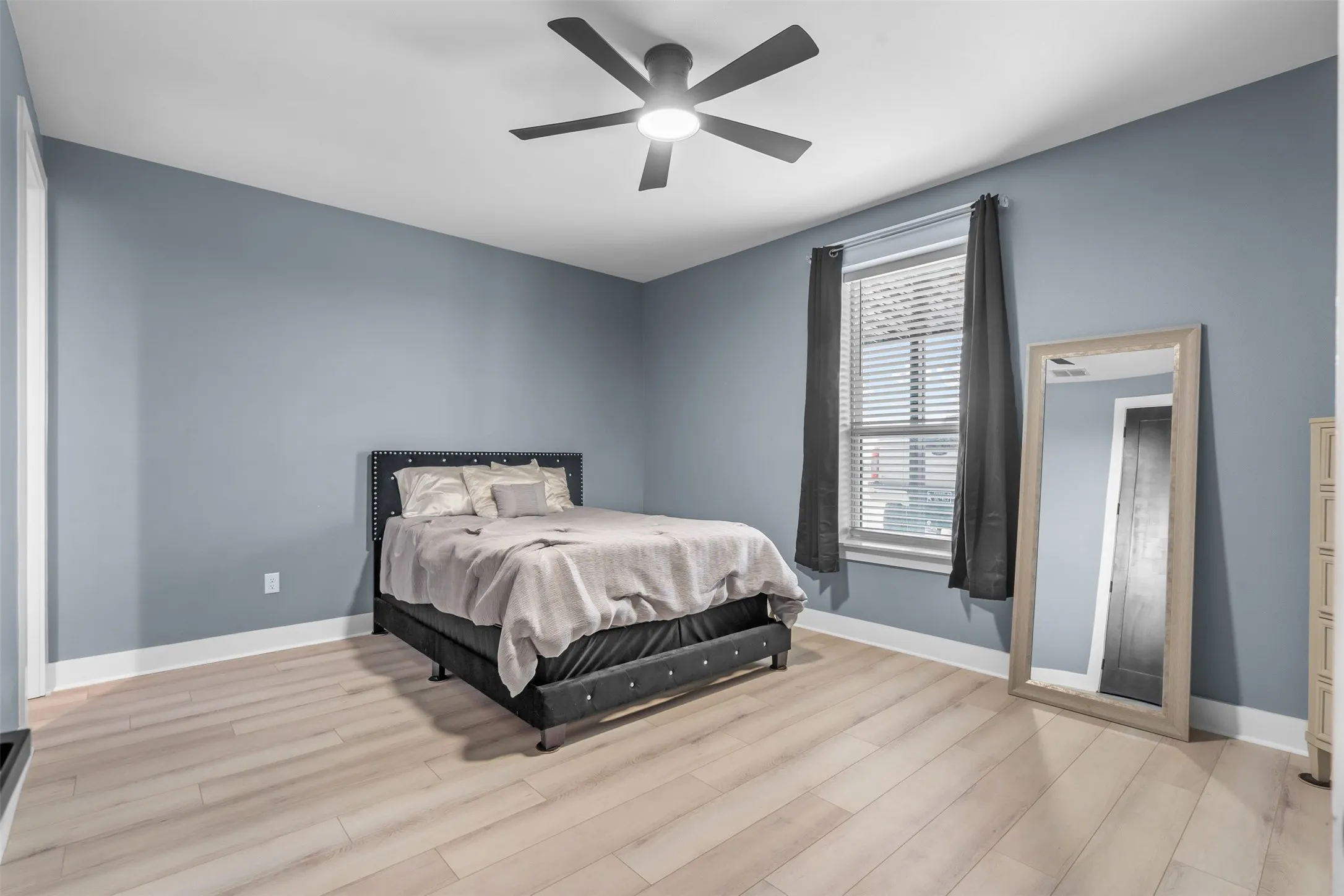 Single Family Residence For Sale in Hood County , 9700 Nix Road, Tolar, Texas 76476, 4 Bedroom, 6 Bathroom, 8 Garage spaces, 4,600 Sqft, built in 2024, Preowned, mls#21084183, Real Estate Agent in Tolar, Homes For Sale in Hood county, Homes For Sale in Tolar, Realtor in Tolar Texas, Real Estate Brokerage Independent Realty Texas, Luminita Cordes Realtor