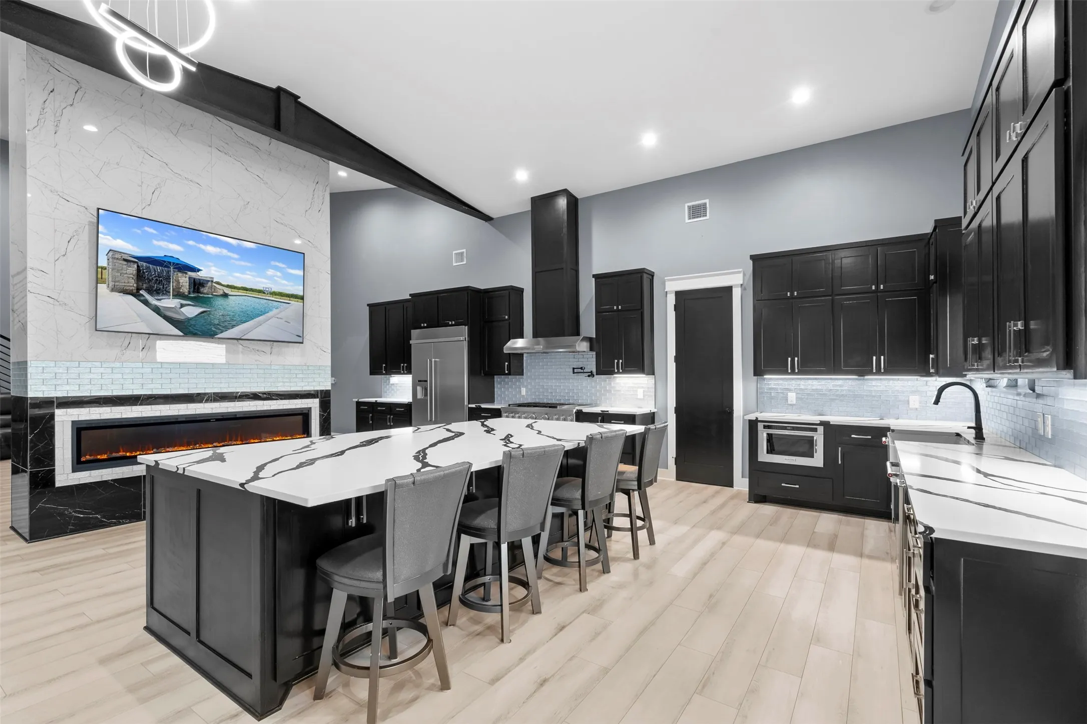 Single Family Residence For Sale in Hood County , 9700 Nix Road, Tolar, Texas 76476, 4 Bedroom, 6 Bathroom, 8 Garage spaces, 4,600 Sqft, built in 2024, Preowned, mls#21084183, Real Estate Agent in Tolar, Homes For Sale in Hood county, Homes For Sale in Tolar, Realtor in Tolar Texas, Real Estate Brokerage Independent Realty Texas, Luminita Cordes Realtor