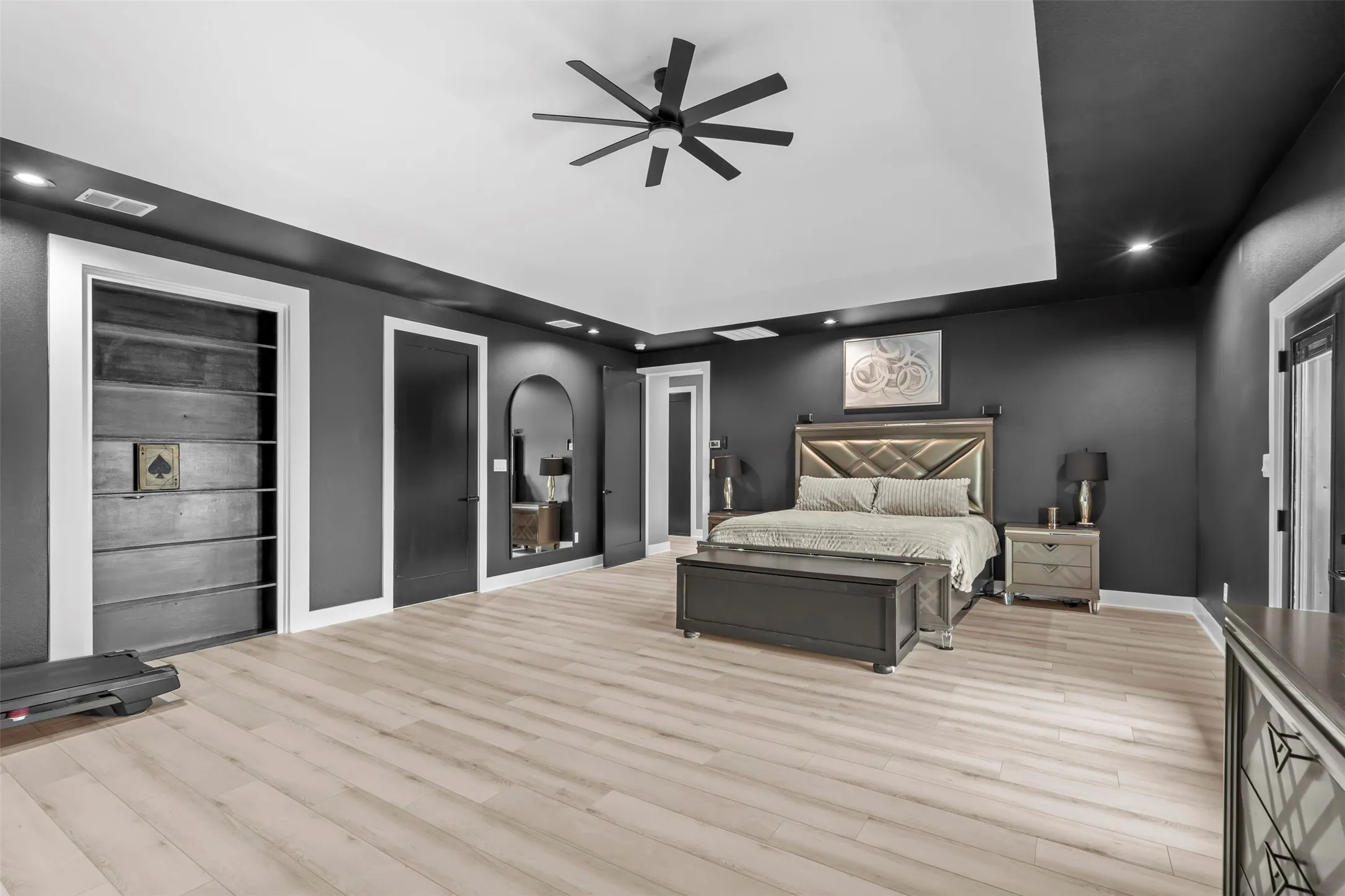 Single Family Residence For Sale in Hood County , 9700 Nix Road, Tolar, Texas 76476, 4 Bedroom, 6 Bathroom, 8 Garage spaces, 4,600 Sqft, built in 2024, Preowned, mls#21084183, Real Estate Agent in Tolar, Homes For Sale in Hood county, Homes For Sale in Tolar, Realtor in Tolar Texas, Real Estate Brokerage Independent Realty Texas, Luminita Cordes Realtor