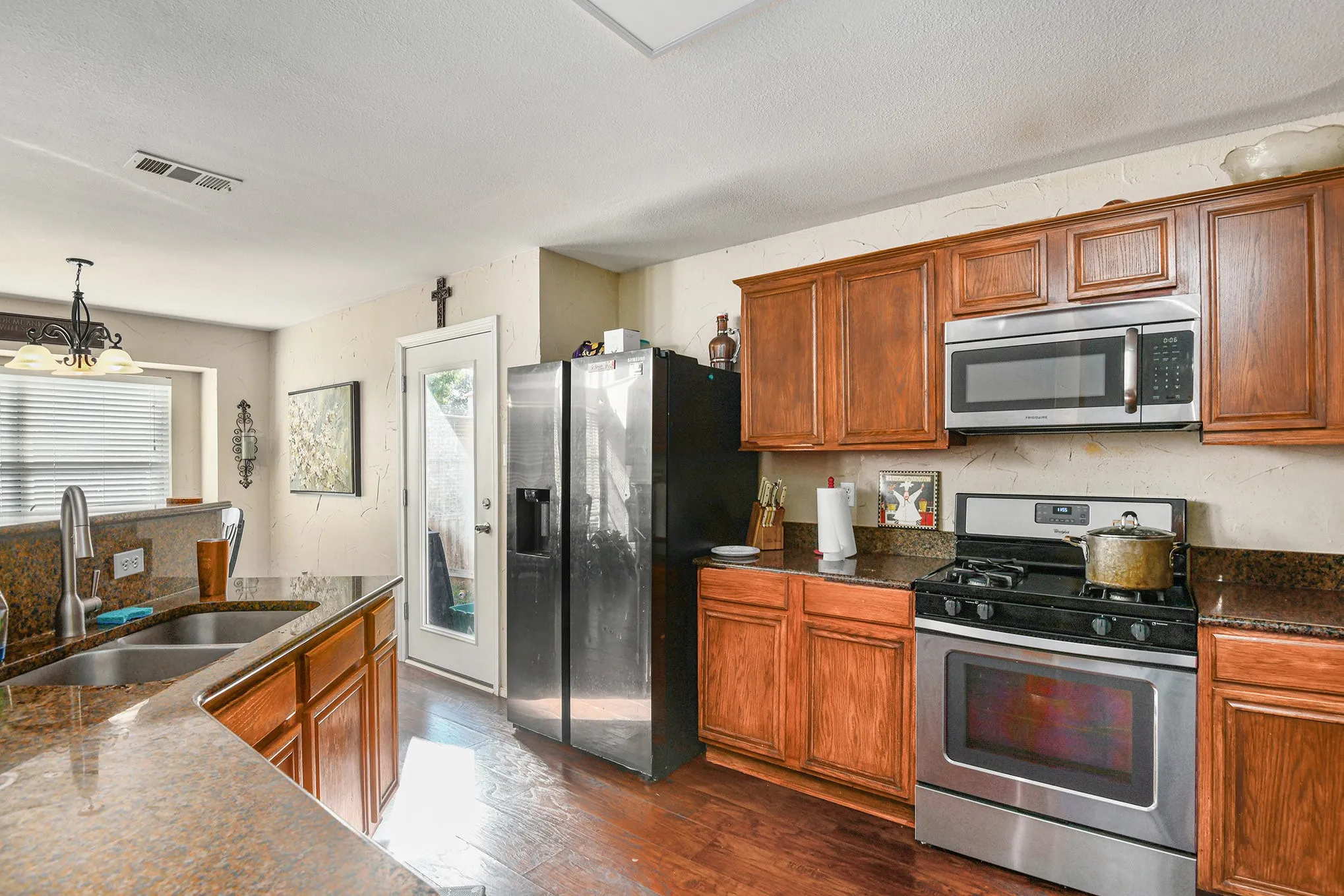 Single Family Residence For Sale in Tarrant County , 1229 Topeka Drive, Saginaw, Texas 76131, 6 Bedroom, 3 Bathroom, 2 Garage spaces, 3,981 Sqft, built in 1999, Preowned, mls#21103708, Real Estate Agent in Saginaw, Homes For Sale in Tarrant county, Homes For Sale in Saginaw, Realtor in Saginaw Texas, Real Estate Brokerage Independent Realty Texas, Luminita Cordes Realtor