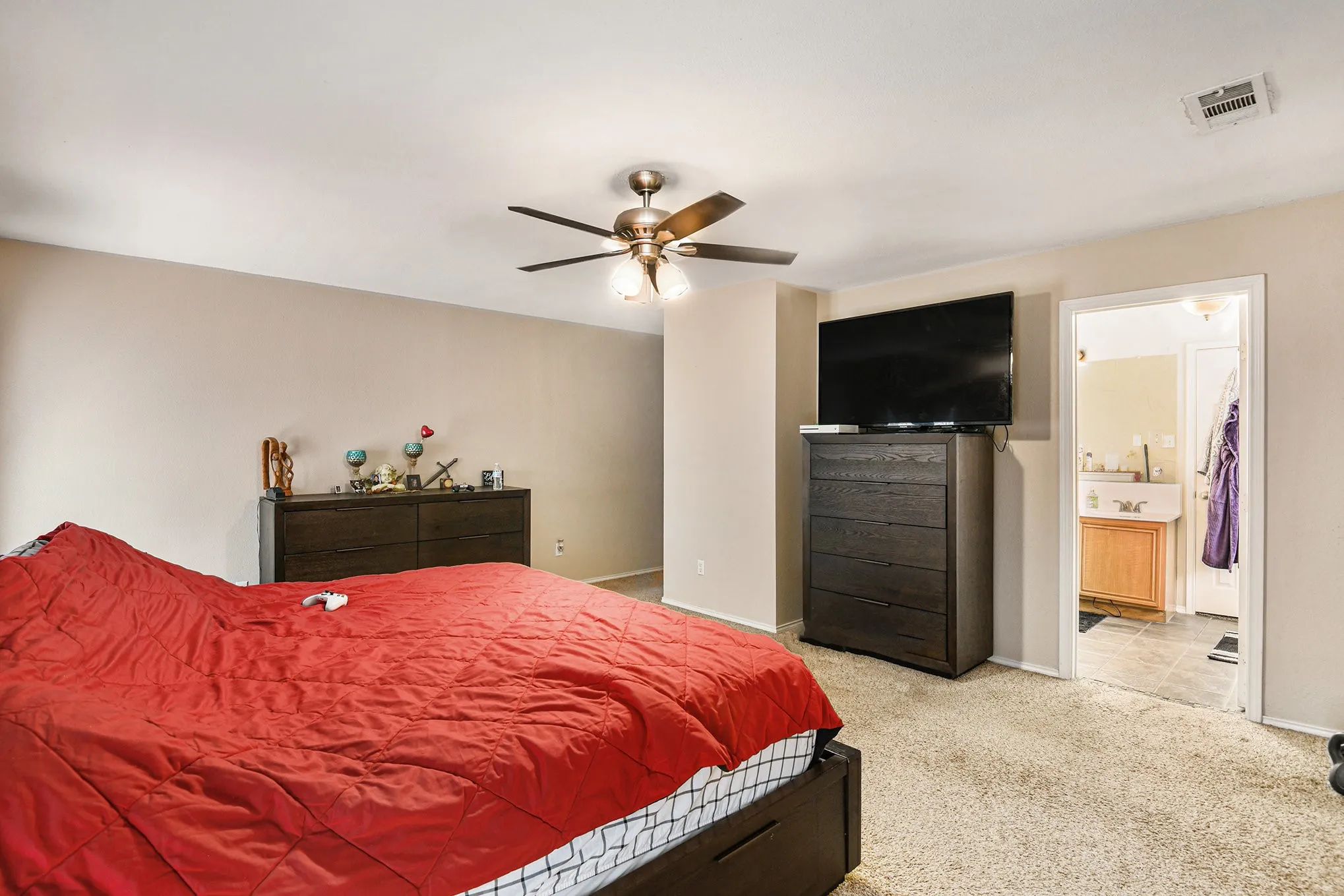Single Family Residence For Sale in Tarrant County , 1229 Topeka Drive, Saginaw, Texas 76131, 6 Bedroom, 3 Bathroom, 2 Garage spaces, 3,981 Sqft, built in 1999, Preowned, mls#21103708, Real Estate Agent in Saginaw, Homes For Sale in Tarrant county, Homes For Sale in Saginaw, Realtor in Saginaw Texas, Real Estate Brokerage Independent Realty Texas, Luminita Cordes Realtor