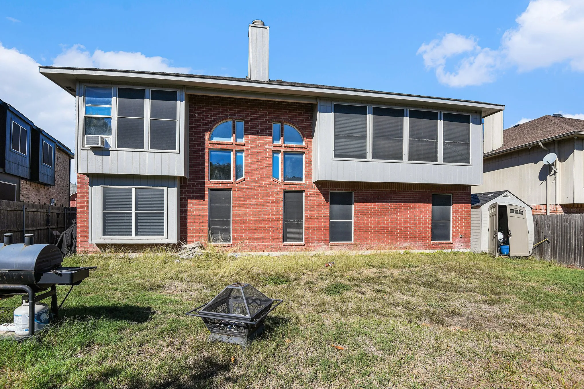 Single Family Residence For Sale in Tarrant County , 1229 Topeka Drive, Saginaw, Texas 76131, 6 Bedroom, 3 Bathroom, 2 Garage spaces, 3,981 Sqft, built in 1999, Preowned, mls#21103708, Real Estate Agent in Saginaw, Homes For Sale in Tarrant county, Homes For Sale in Saginaw, Realtor in Saginaw Texas, Real Estate Brokerage Independent Realty Texas, Luminita Cordes Realtor