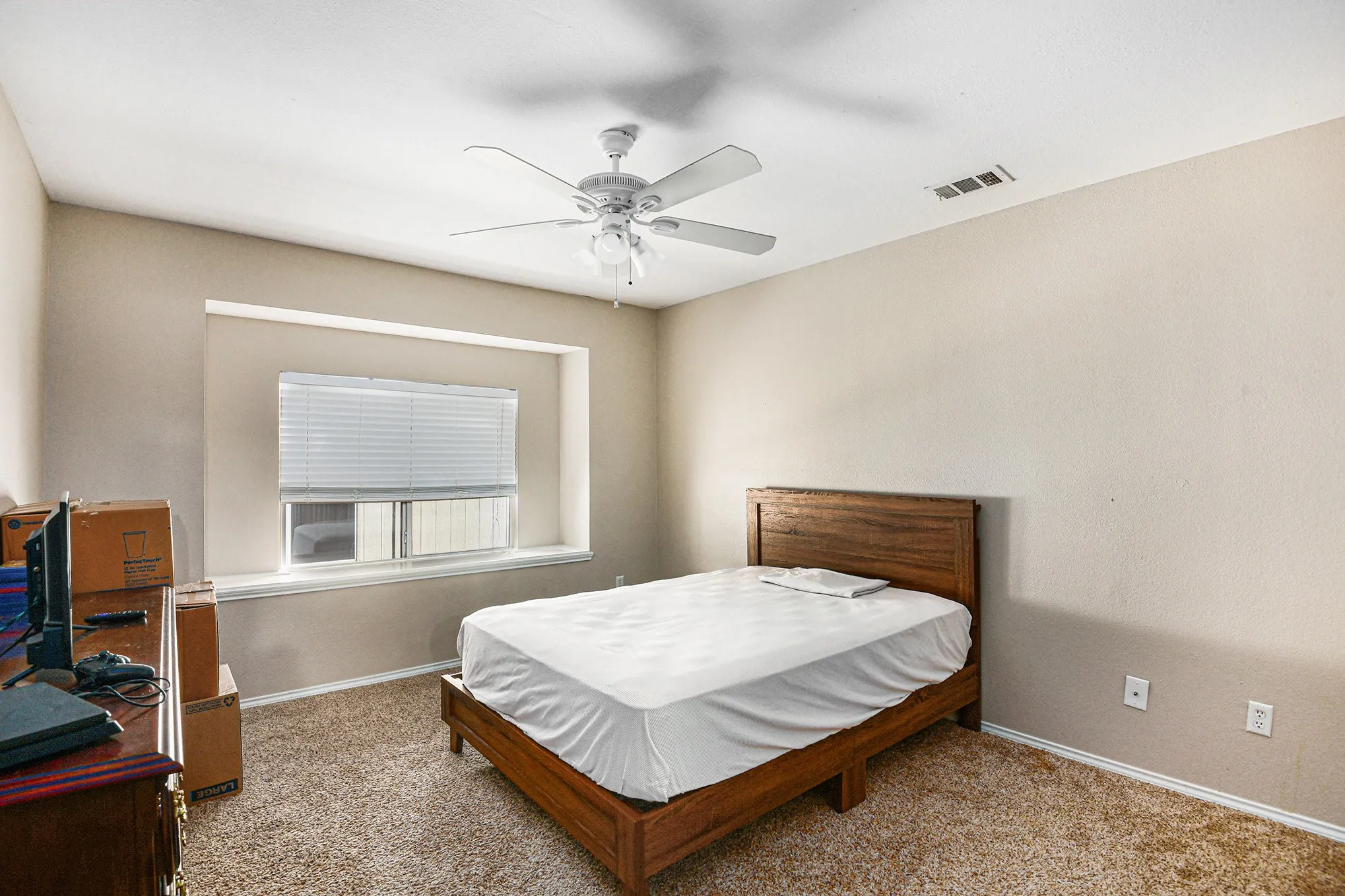 Single Family Residence For Sale in Tarrant County , 1229 Topeka Drive, Saginaw, Texas 76131, 6 Bedroom, 3 Bathroom, 2 Garage spaces, 3,981 Sqft, built in 1999, Preowned, mls#21103708, Real Estate Agent in Saginaw, Homes For Sale in Tarrant county, Homes For Sale in Saginaw, Realtor in Saginaw Texas, Real Estate Brokerage Independent Realty Texas, Luminita Cordes Realtor