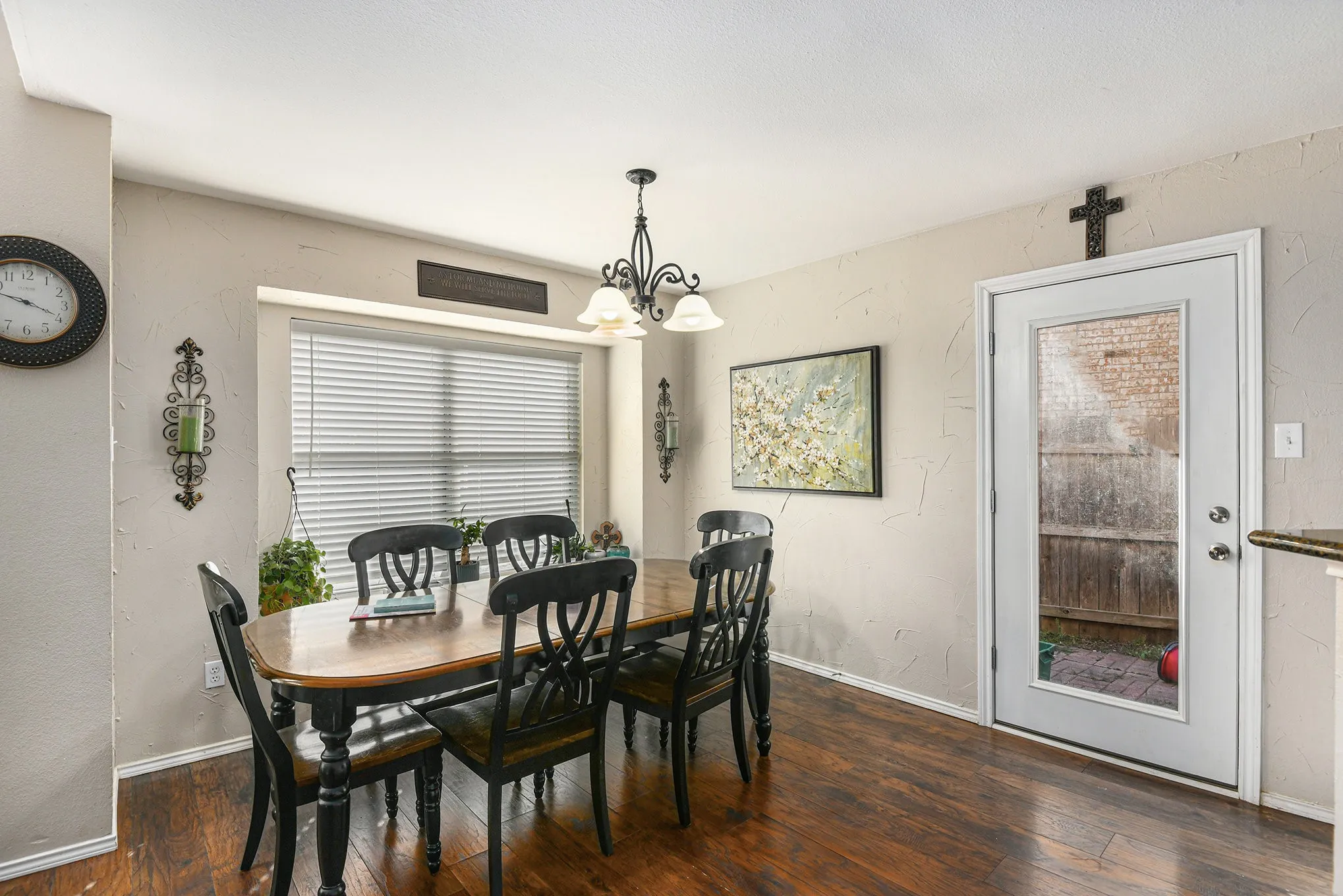 Single Family Residence For Sale in Tarrant County , 1229 Topeka Drive, Saginaw, Texas 76131, 6 Bedroom, 3 Bathroom, 2 Garage spaces, 3,981 Sqft, built in 1999, Preowned, mls#21103708, Real Estate Agent in Saginaw, Homes For Sale in Tarrant county, Homes For Sale in Saginaw, Realtor in Saginaw Texas, Real Estate Brokerage Independent Realty Texas, Luminita Cordes Realtor