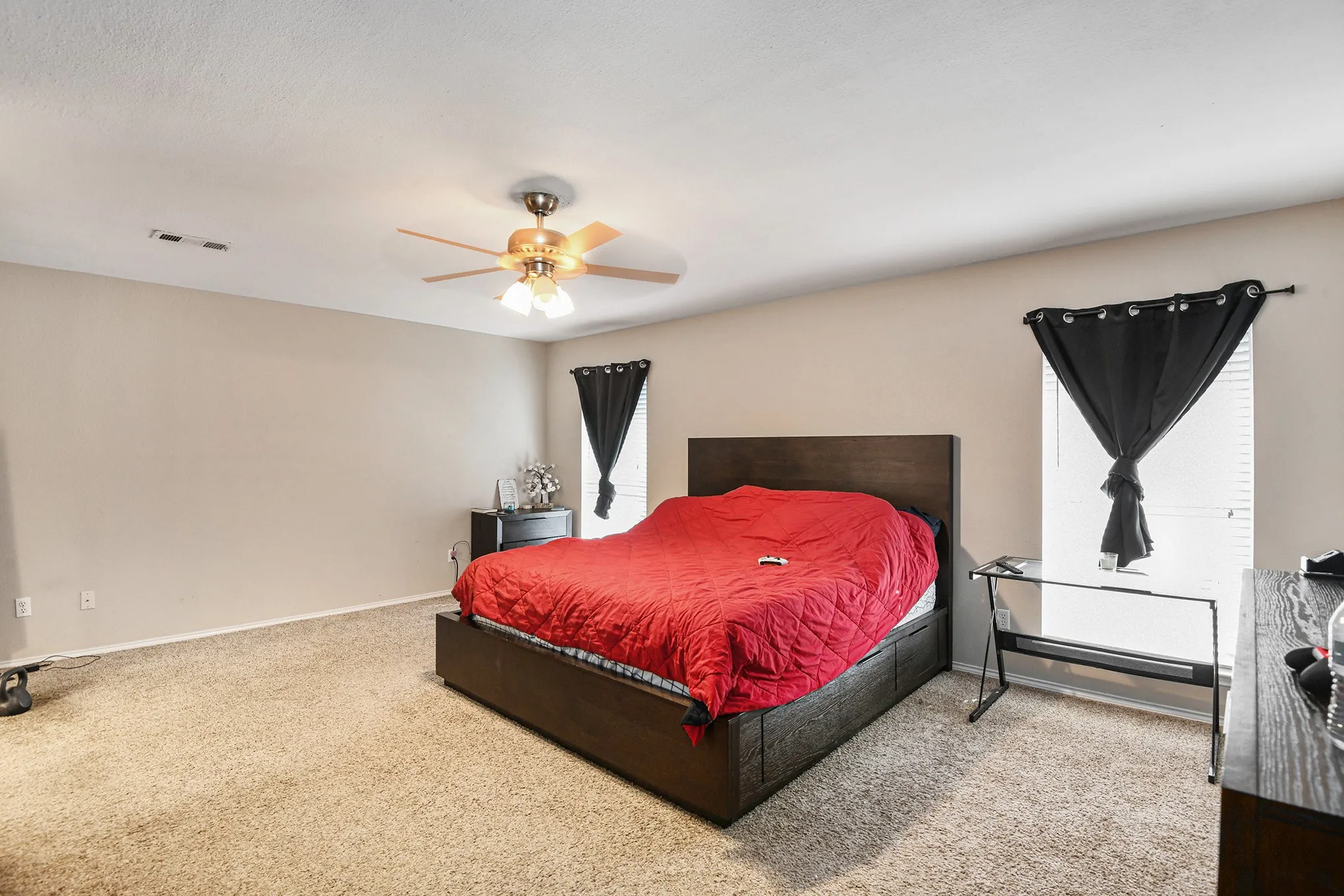 Single Family Residence For Sale in Tarrant County , 1229 Topeka Drive, Saginaw, Texas 76131, 6 Bedroom, 3 Bathroom, 2 Garage spaces, 3,981 Sqft, built in 1999, Preowned, mls#21103708, Real Estate Agent in Saginaw, Homes For Sale in Tarrant county, Homes For Sale in Saginaw, Realtor in Saginaw Texas, Real Estate Brokerage Independent Realty Texas, Luminita Cordes Realtor